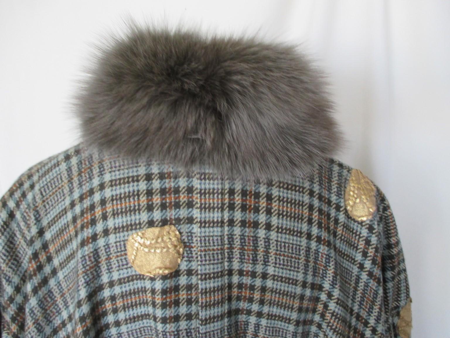  Hippy Chic Checked Wool Fox Fur Stole Cape In Fair Condition For Sale In Amsterdam, NL
