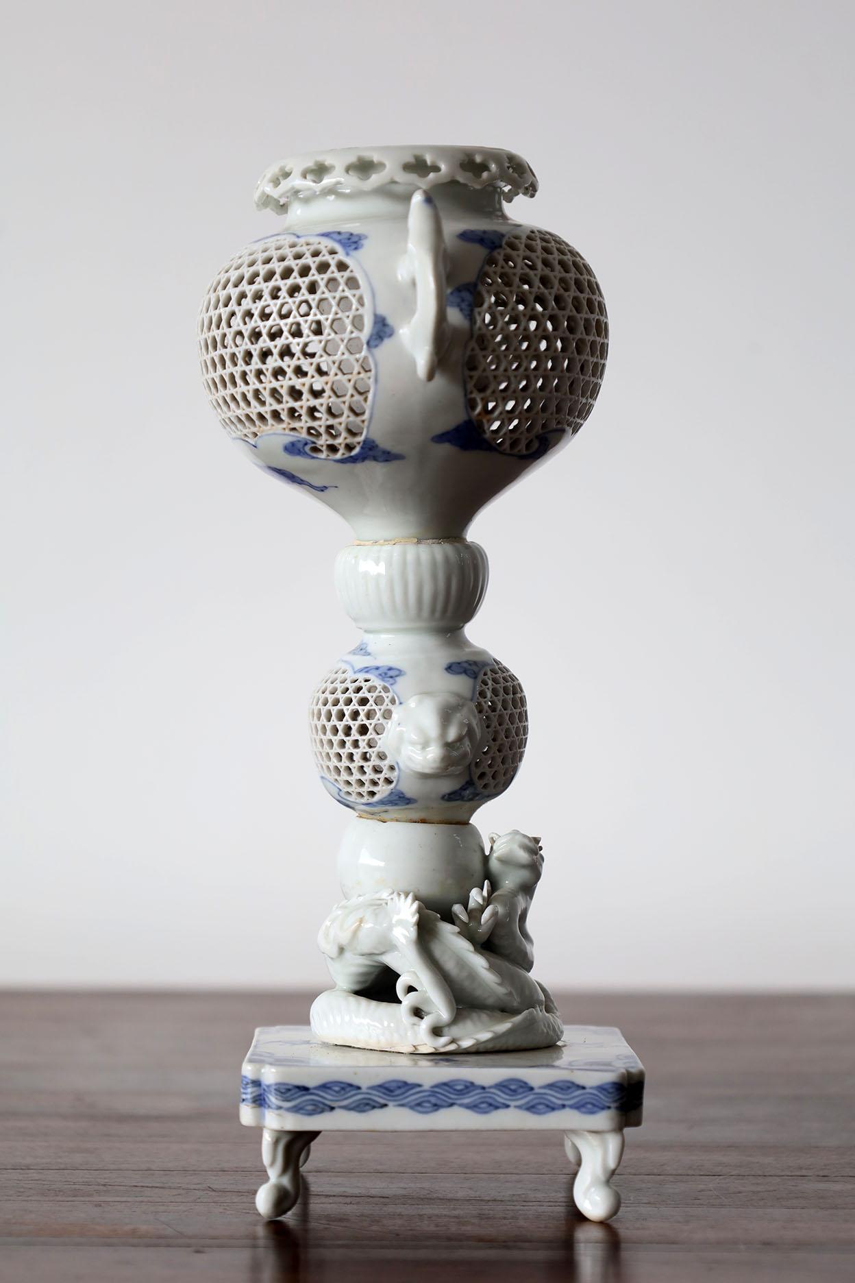 Hirado Porcelain Koro Censer  Meiji Dynasty For Sale 1
