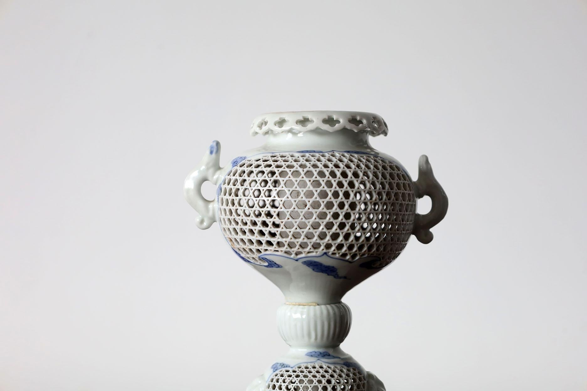 Hirado Porcelain Koro Censer  Meiji Dynasty For Sale 2