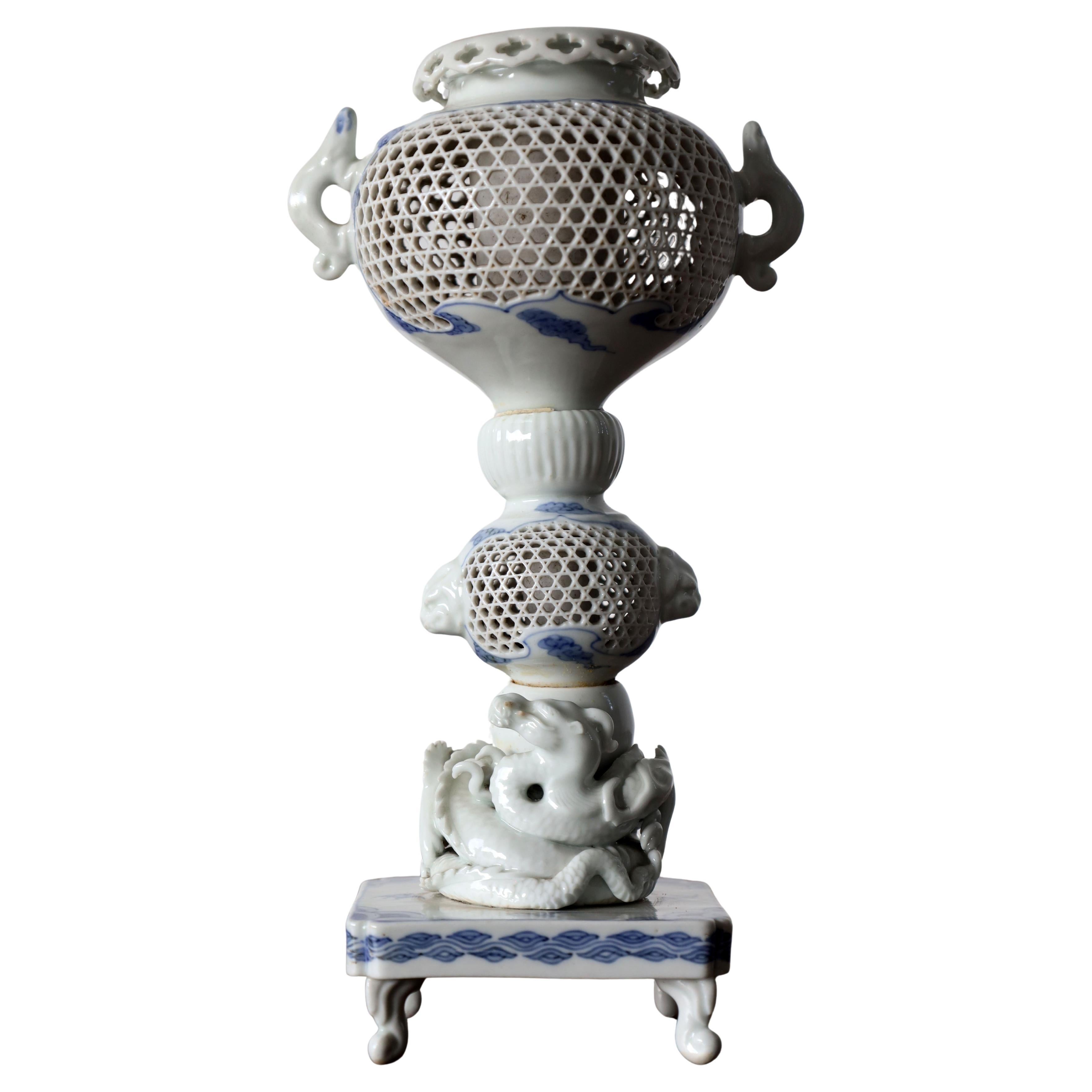 Encensoir Koro en porcelaine de Hirado  Dynasty Meiji