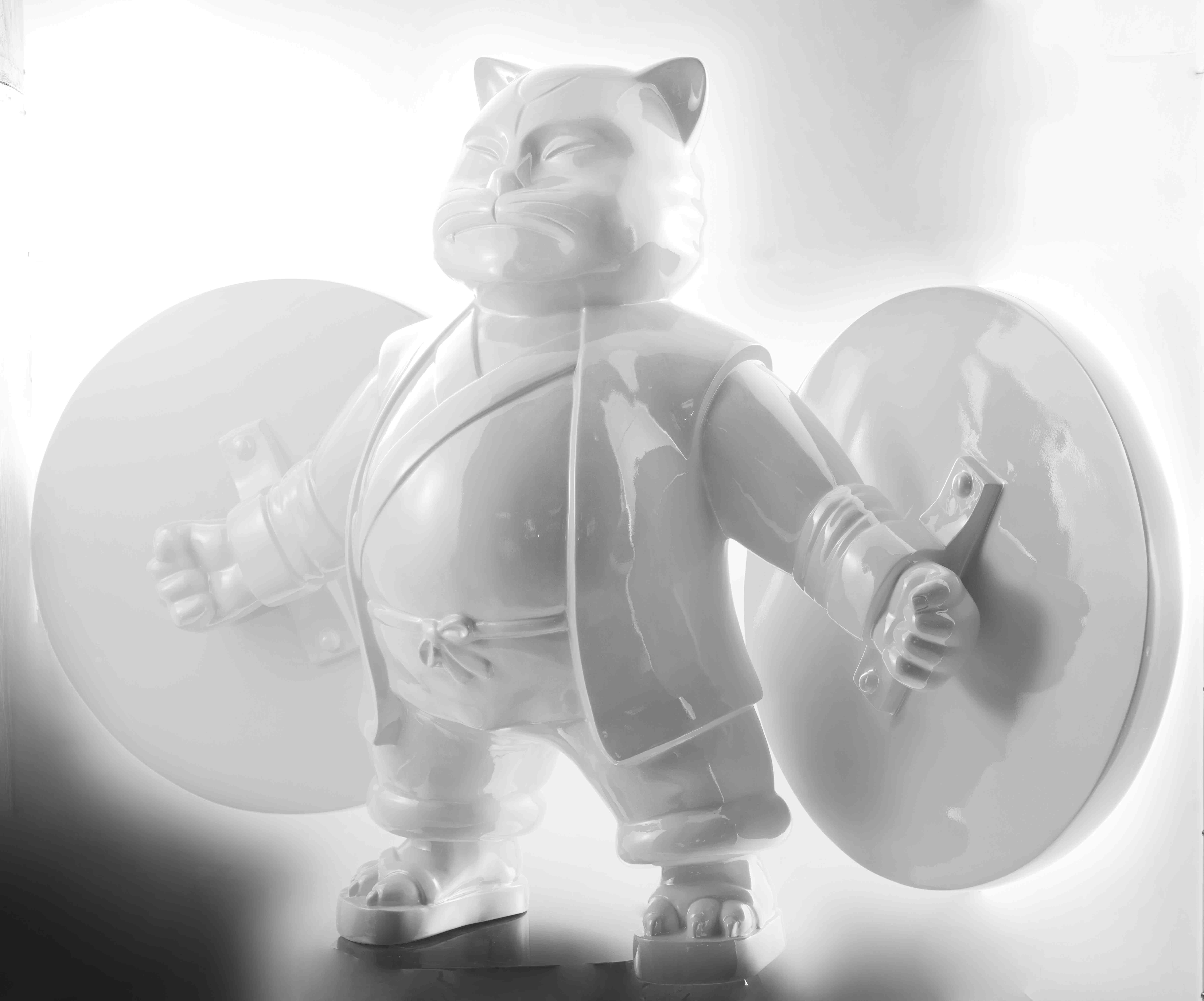 Commanding Warriorcat : White Eternal Vigil - Contemporary Sculpture by HIRO ANDO