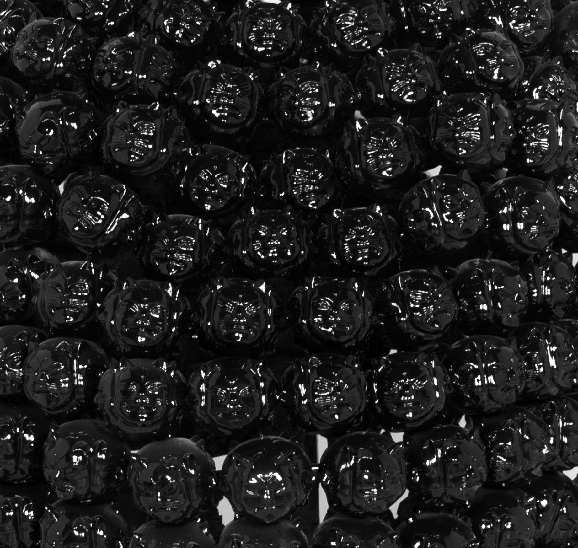 2017, édition de 8
Résine peinte et vernie
51 1/5 × 47 1/5 × 31 1/2 in - 130 × 120 × 80 cm
L'œuvre est signée par l'Artistics, gravée avec le numéro d'édition et la date sous les pieds.
Les œuvres sont accompagnées d'un certificat d'authenticité