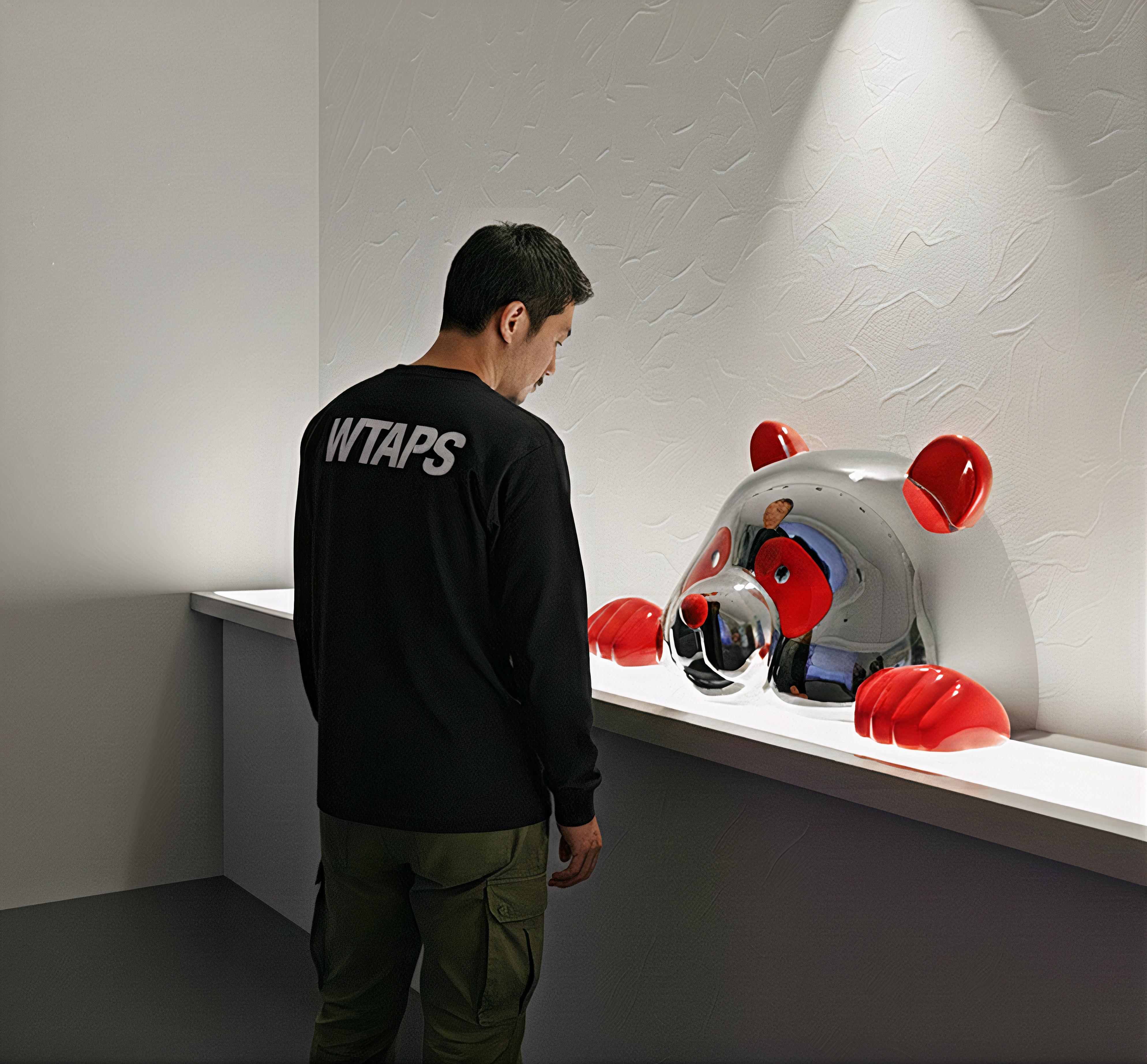 2015, 8 Editions
stainless steel polished
11 4/5 × 27 3/5 × 15 7/10 in - 30 × 70 × 40 cm
The artwork is signed by the Artist , carved with edition number and date under the artwork
The artwork come accompanied with a formal Certificate of