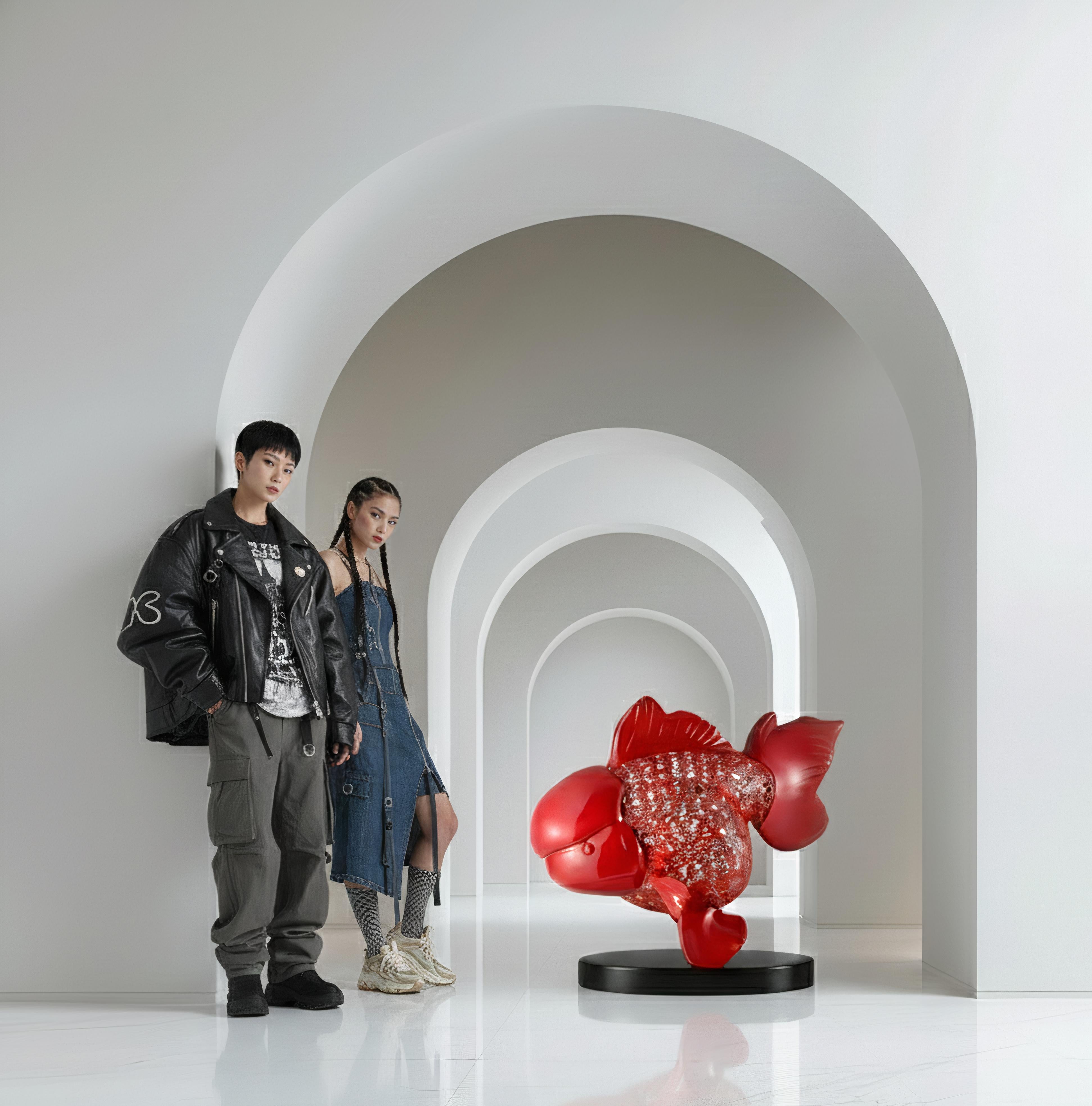 Majestueux Nishikigoi en métal Splendor : Écharpe de Grandeur Aqueous en vente 2