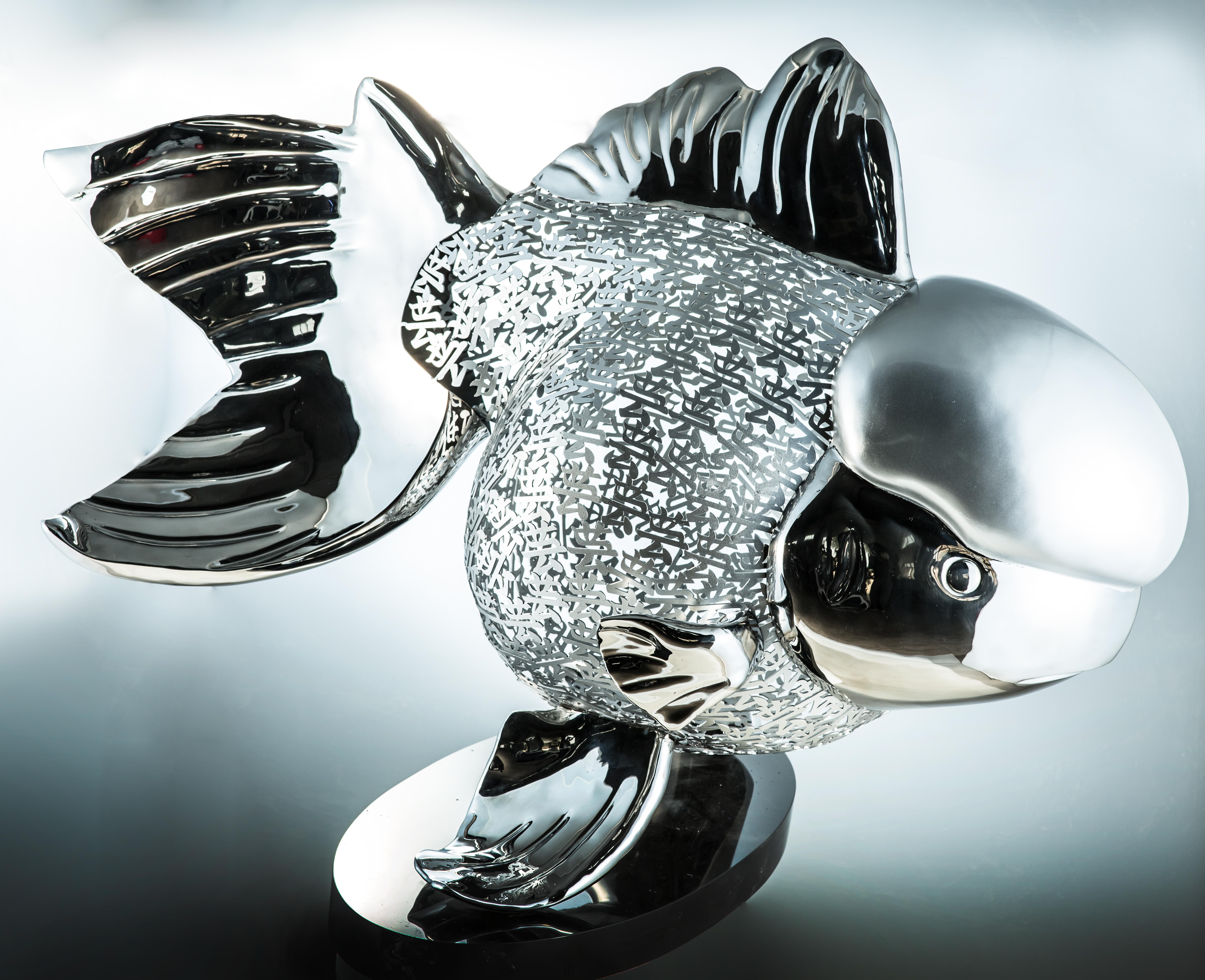 Majestic Nishikigoi in Metallo Splendore: Aqueous Grandeur Silver in vendita 3