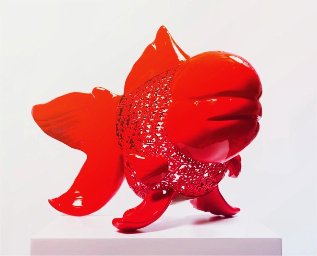 Petite Nishikigoi Elegance in Metall Rot : Mizu no Kasai Whispers (Zeitgenössisch), Sculpture, von HIRO ANDO