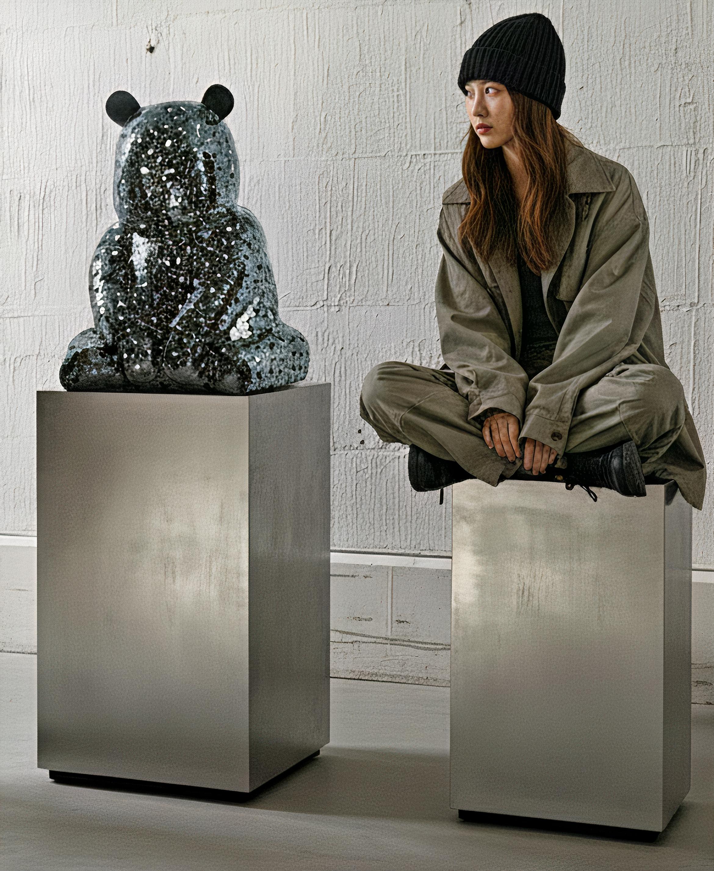 Pandasan's Petite Blossom: Azure Serenade – Sculpture von HIRO ANDO