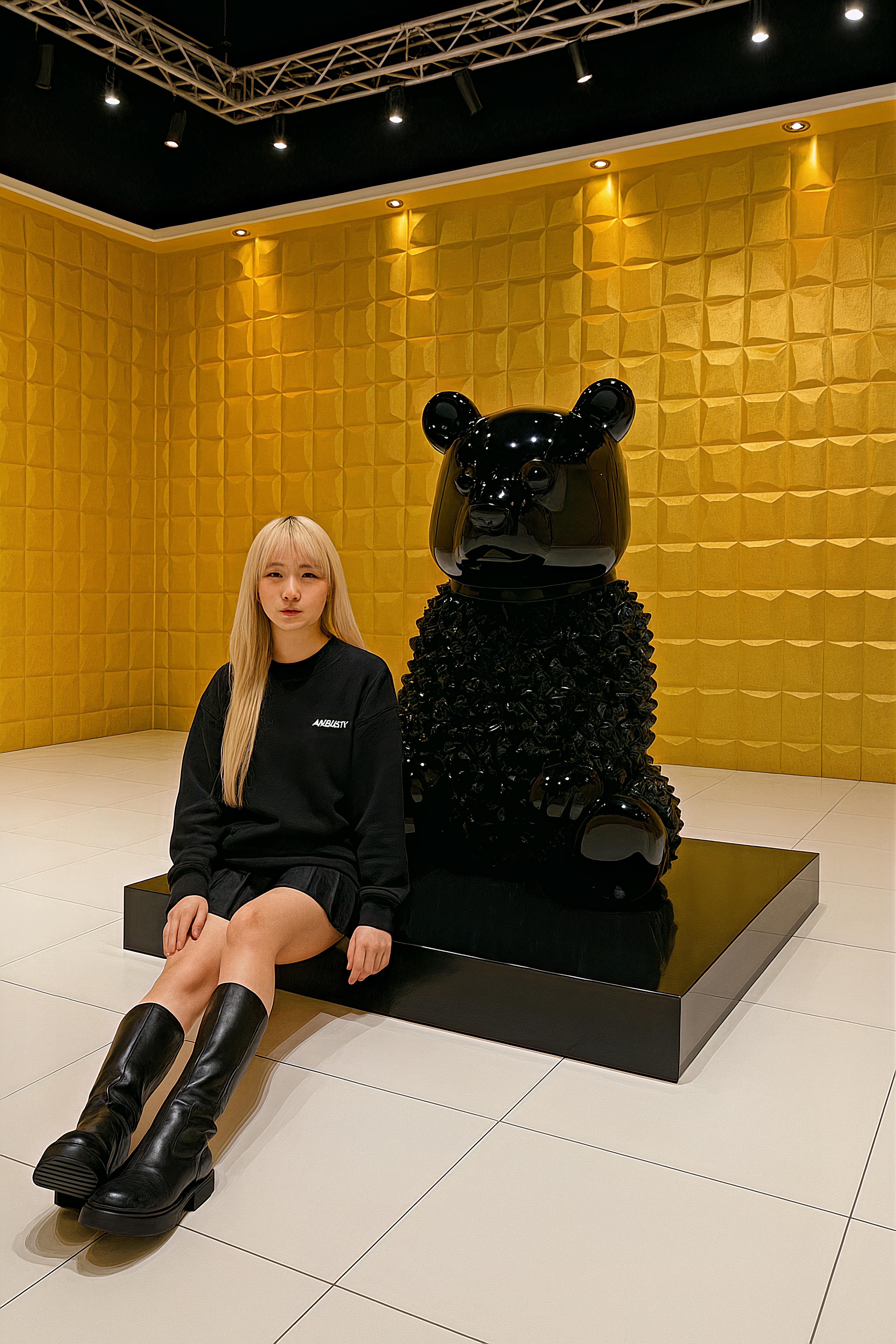 Pandason's Black: un balletto lillipuziano di meraviglie cromatiche in vendita 7