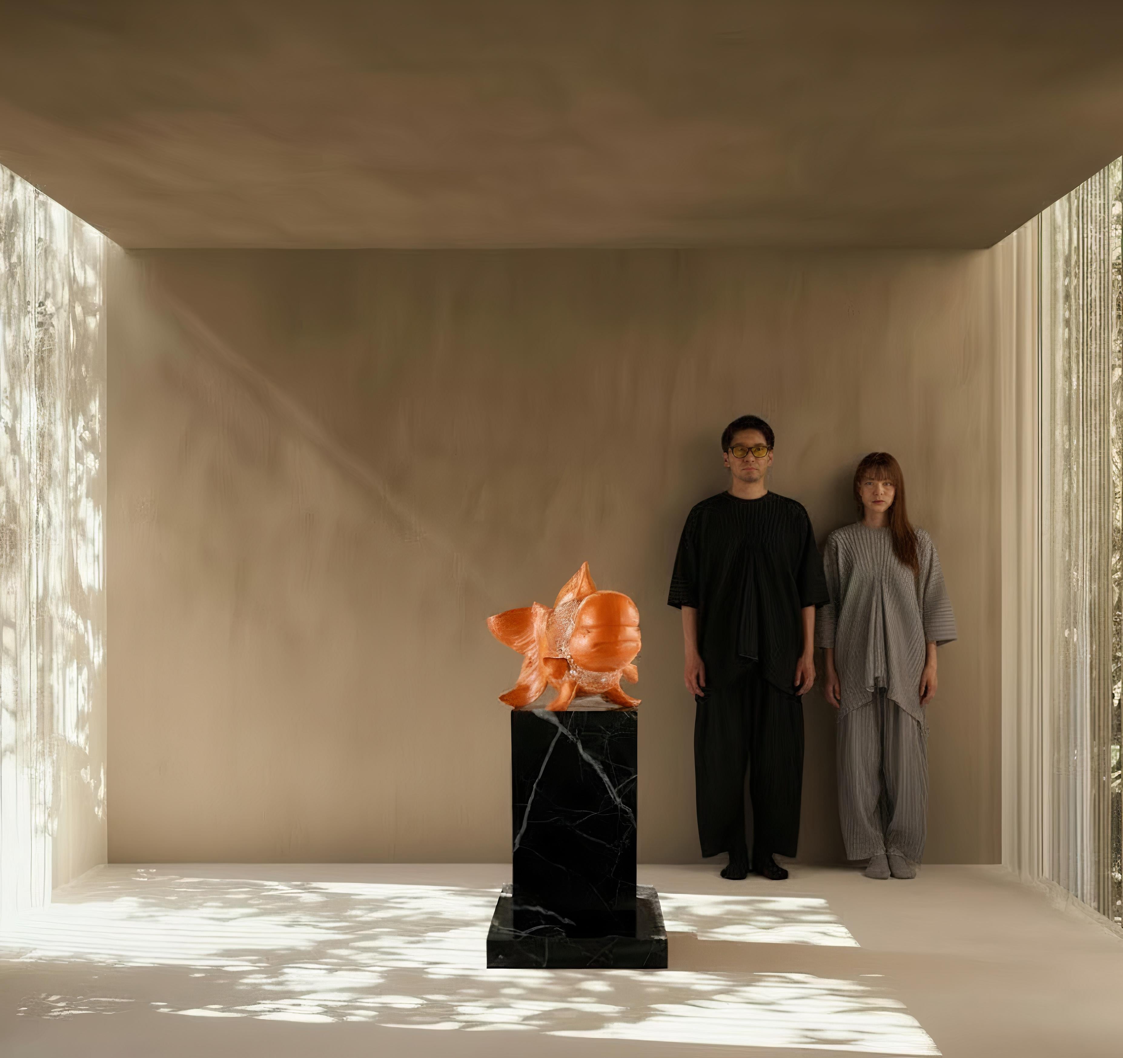 Petite Nishikigoi Elegance in Metall Orange : Mizu no Kasai Whispers im Angebot 3