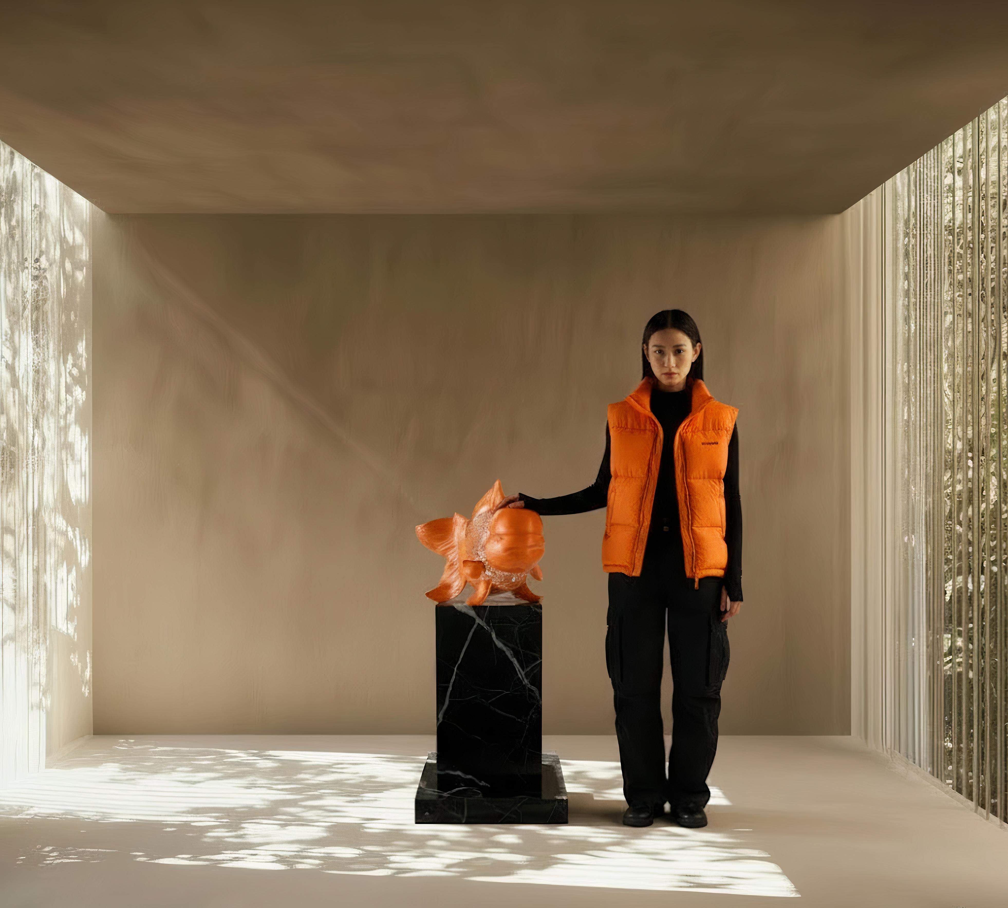 Petite Nishikigoi Elegance in Metall Orange : Mizu no Kasai Whispers im Angebot 7