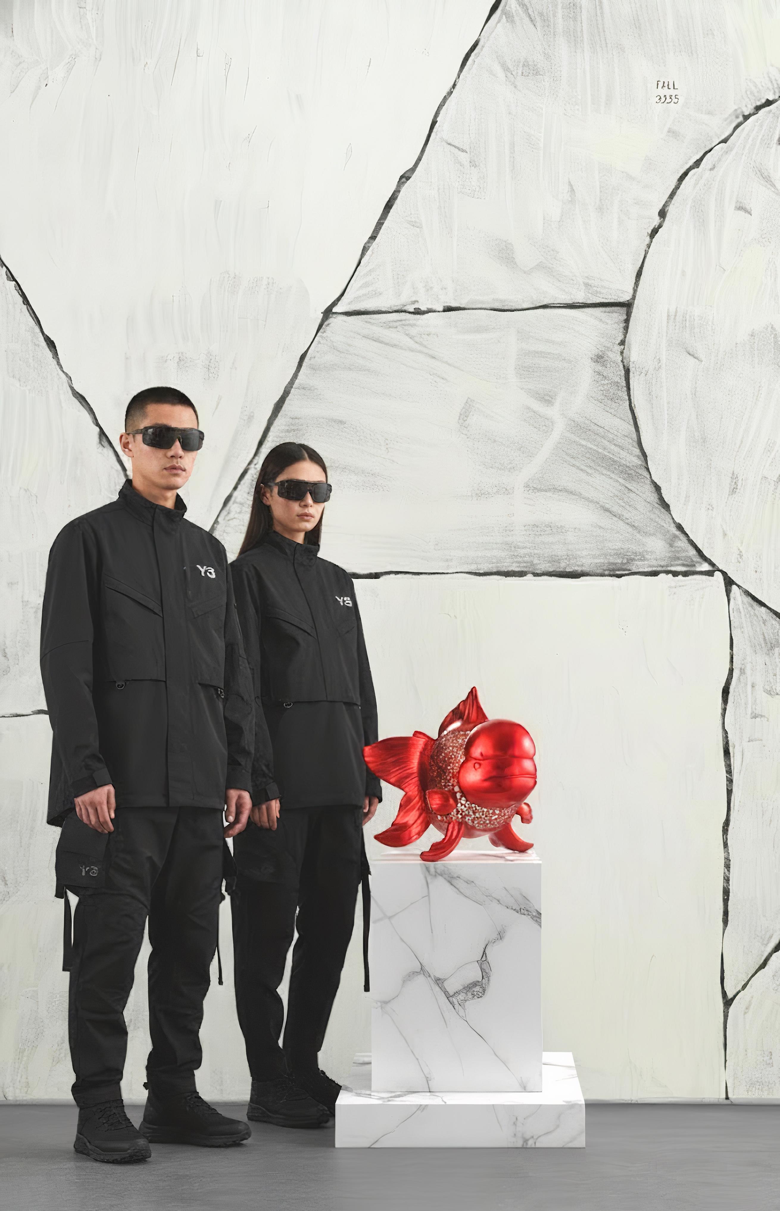 Petite Nishikigoi Elegance en métal rouge : Mizu no Kasai Whispers en vente 5