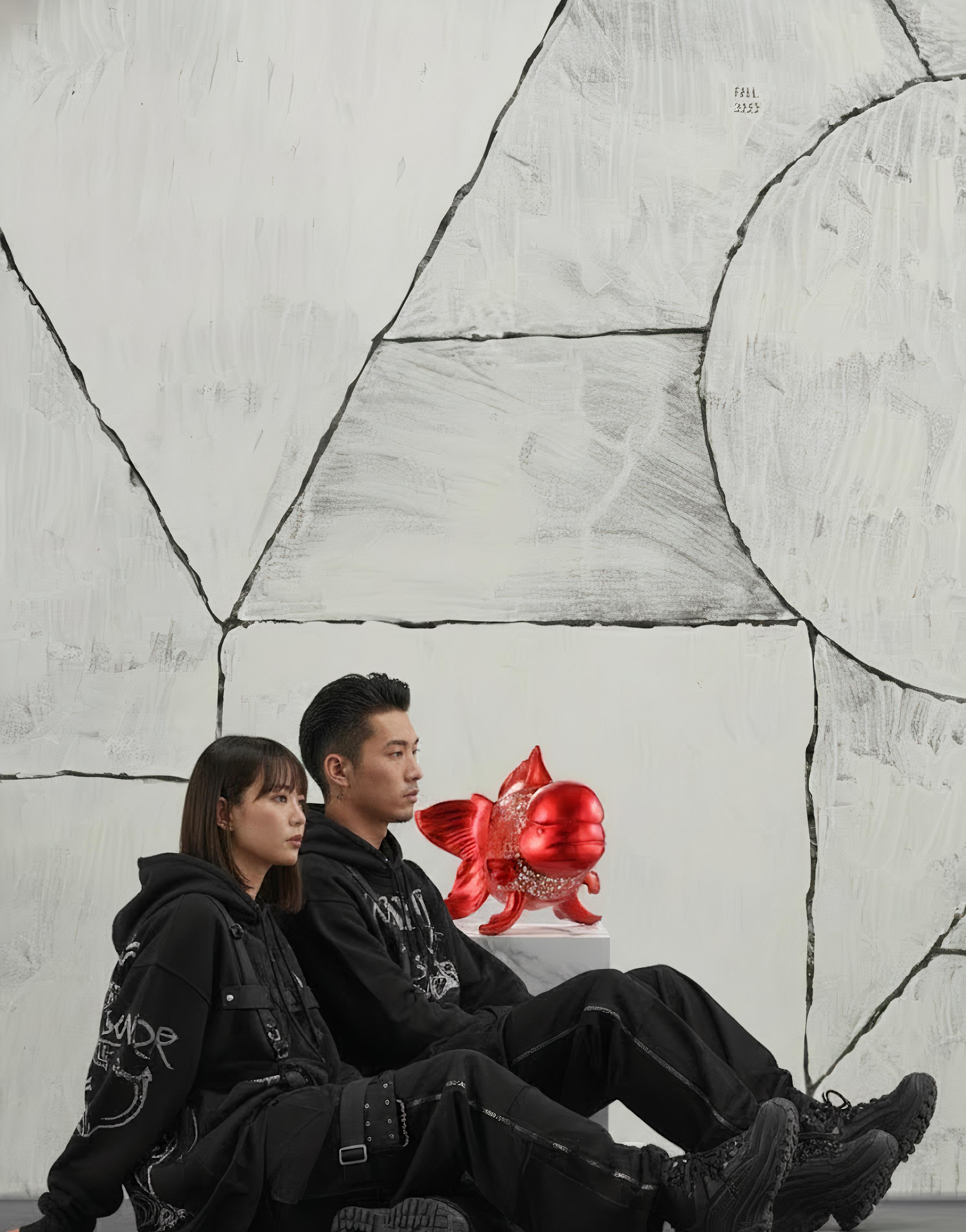 Petite Nishikigoi Elegance en métal rouge : Mizu no Kasai Whispers en vente 7