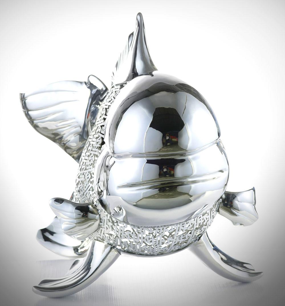 Petite Nishikigoi Elegance en métal Silver : Mizu no Kasai Whispers en vente 1