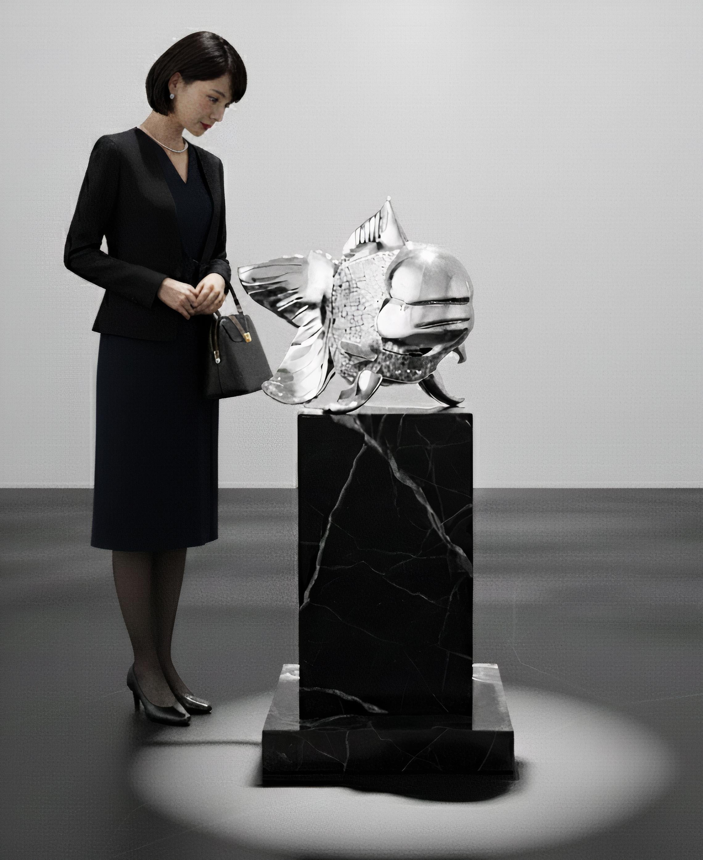 Petite Nishikigoi Elegance in Metall Silver : Mizu no Kasai Whispers