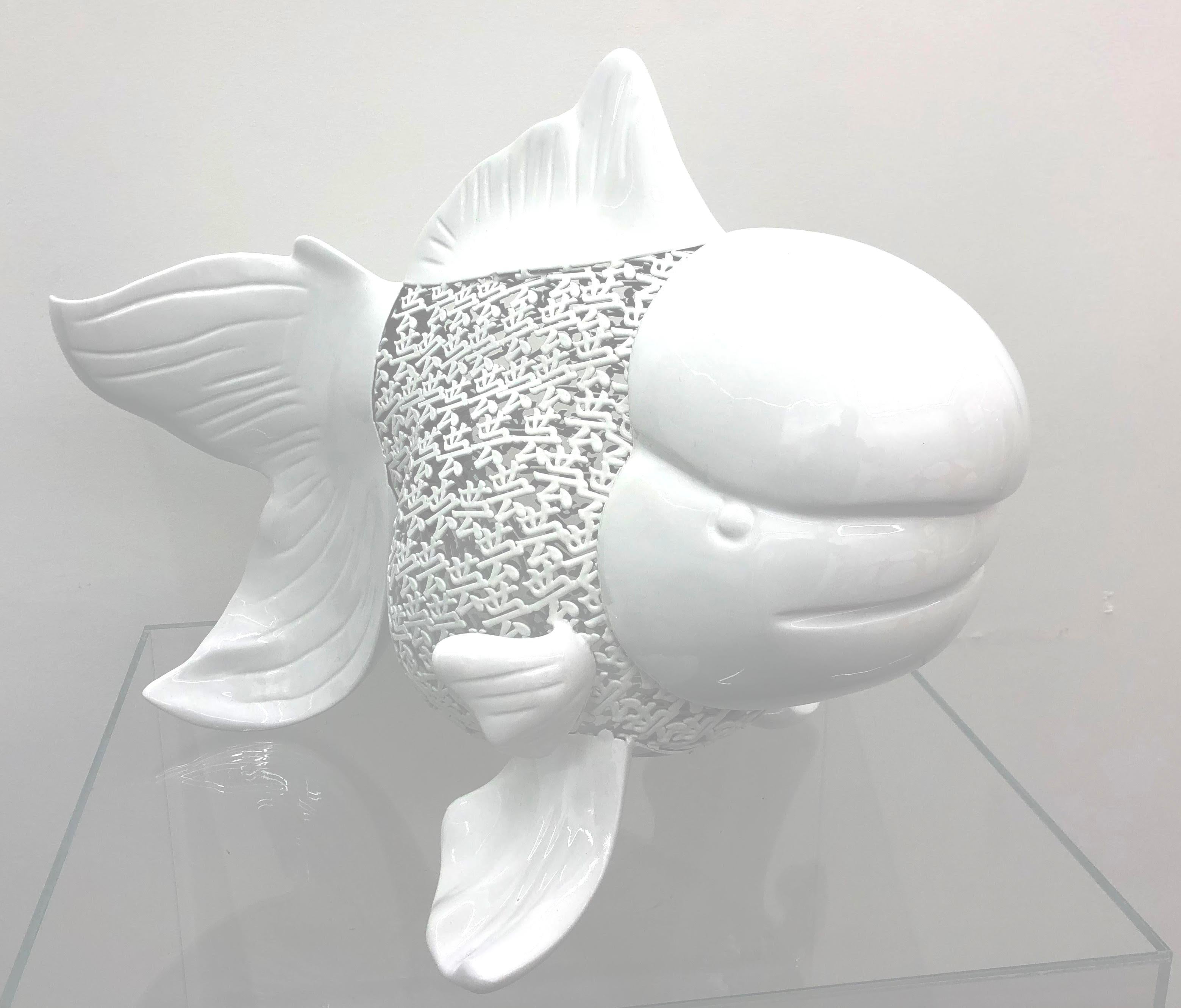 Petite Nishikigoi Elegance in Metall Weiß : Mizu no Kasai Flüstern im Angebot 3