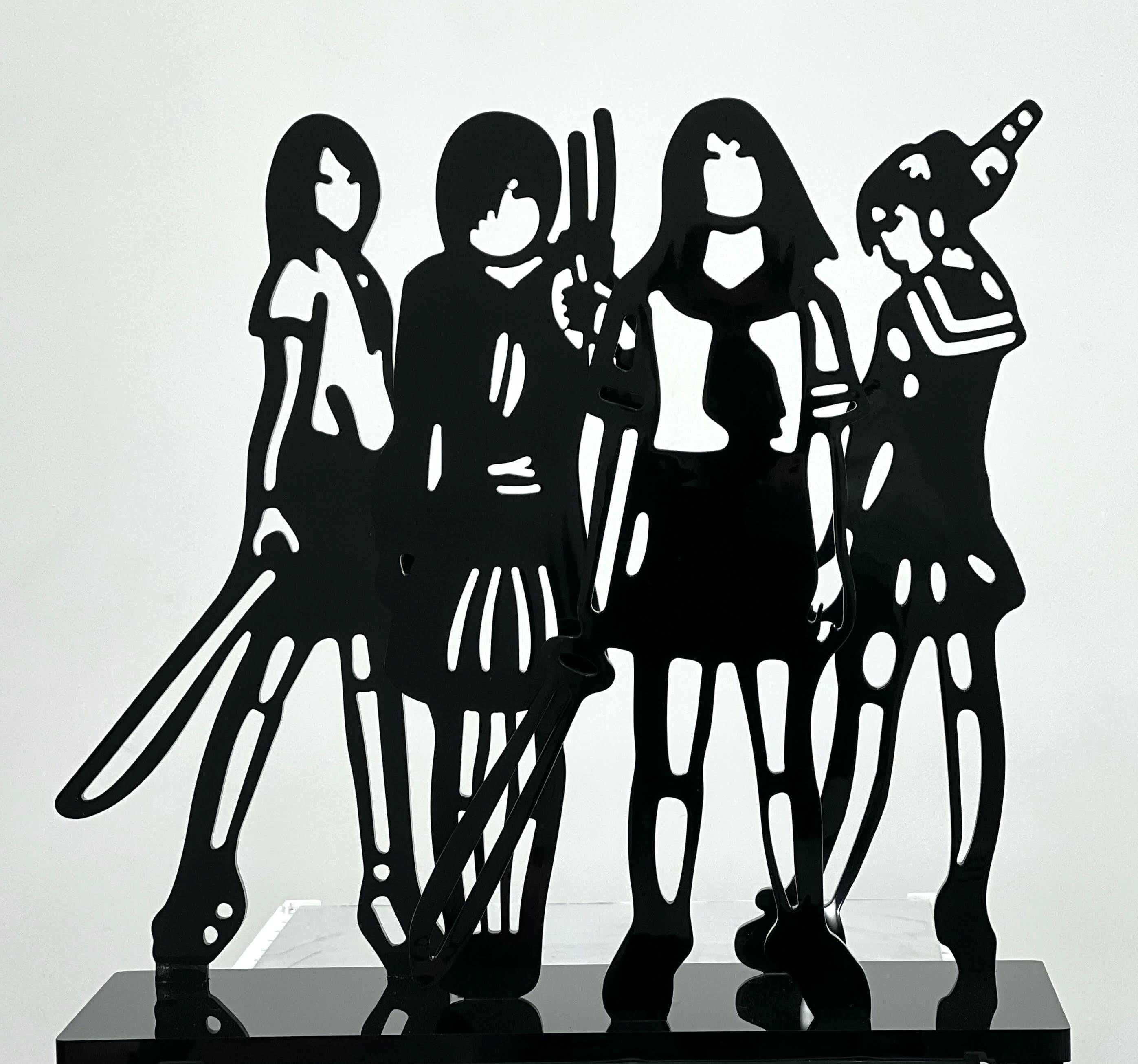 Le quatuor des écolières Luminous : Élégie d'Onyx de l'île tragique - Contemporain Sculpture par HIRO ANDO