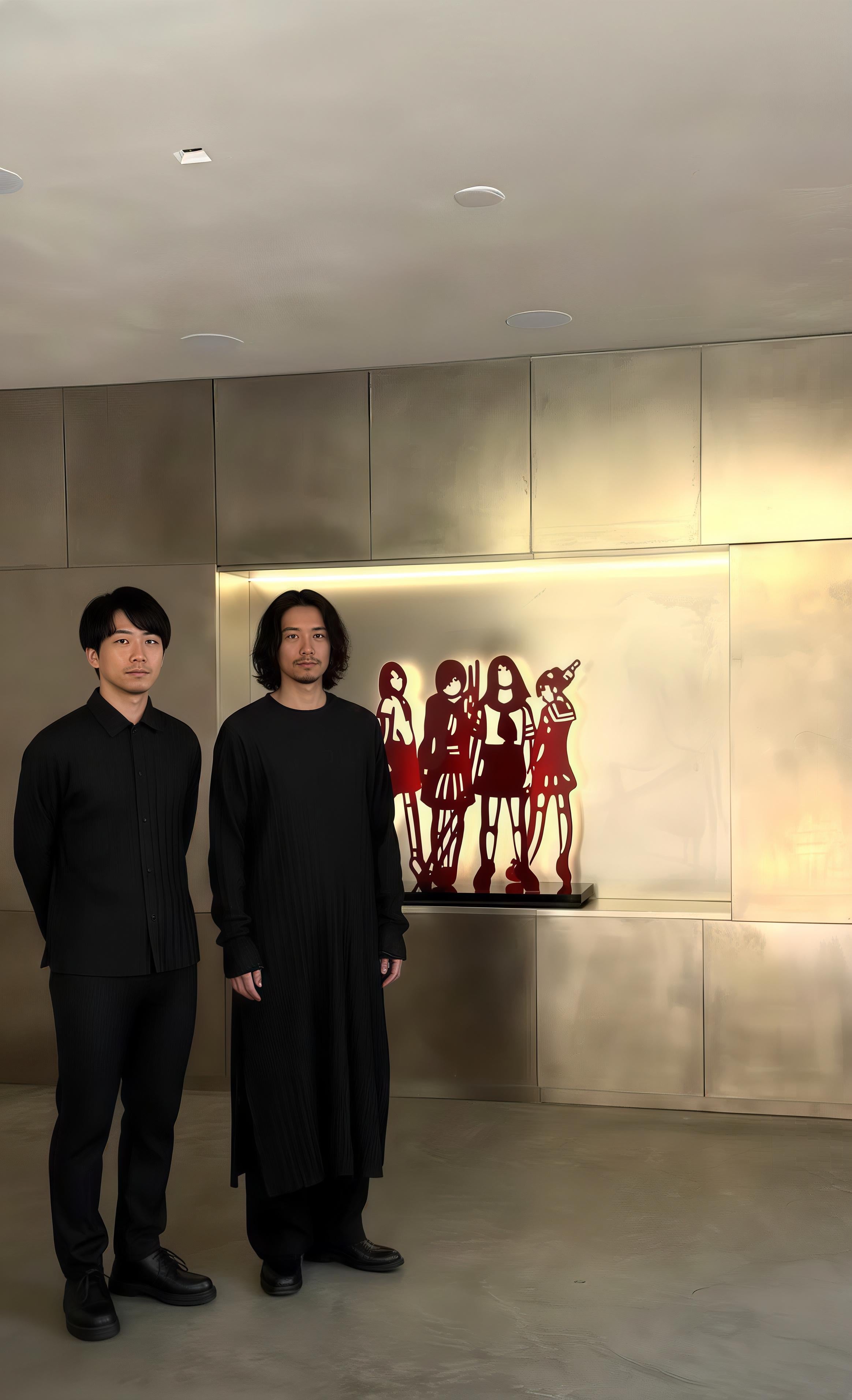 Acrylique, plexiglas et LED
20 9/10 × 21 7/10 × 7 1/10 in - 53 × 55 × 18 cm
Nom de l'artiste, numéro d'édition .../8 et date gravés sur une étiquette métallique à la base de l'œuvre d'art.
Les œuvres sont accompagnées d'un certificat d'authenticité