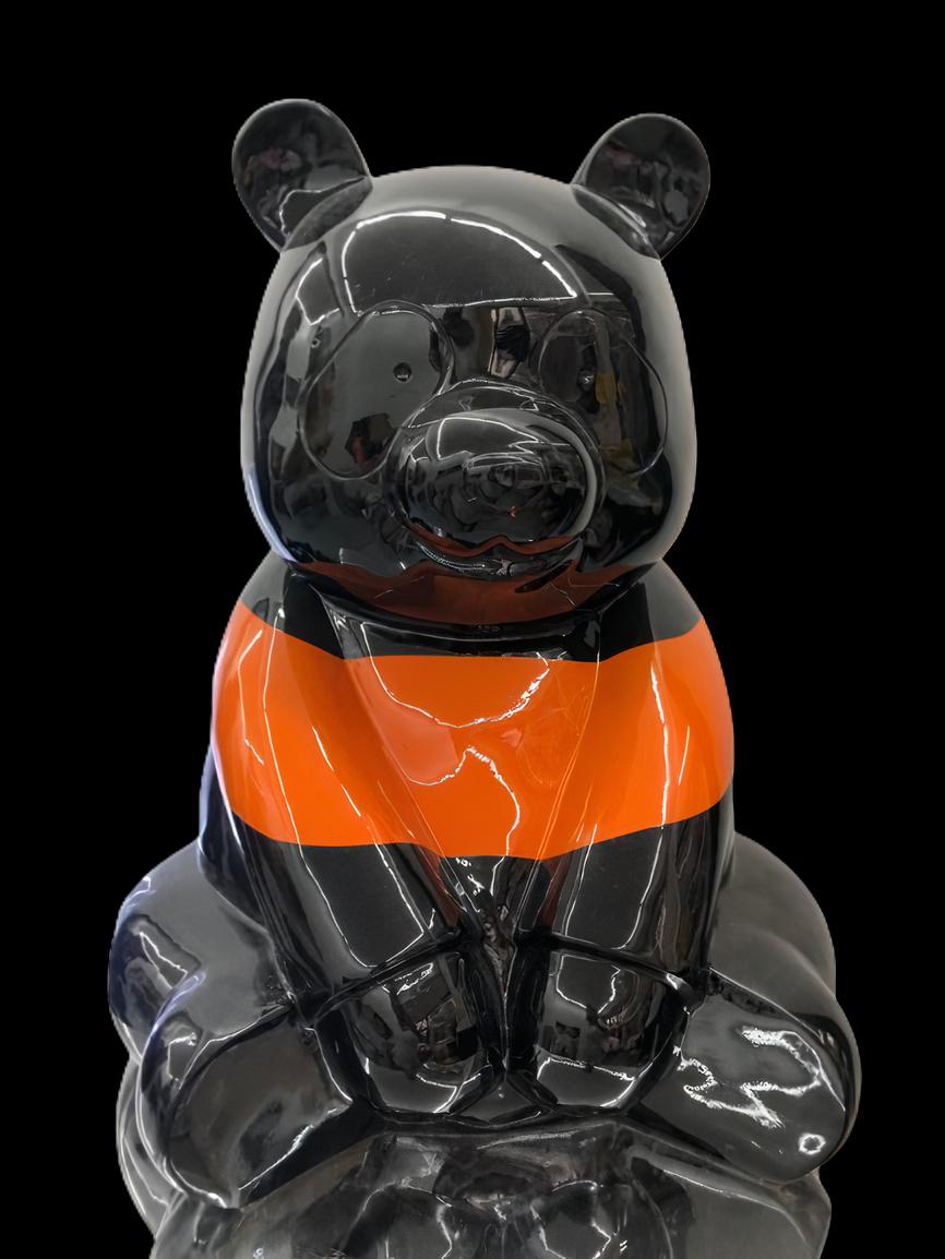 2011, Einmalige Ausgabe
Harz bemalt und lackiert
21 7/10 × 17 7/10 × 17 7/10 Zoll - 55 × 45 × 45 cm
Das Kunstwerk ist vom Künstler signiert, mit Editionsnummer und Datum unter dem 
Stück
Die Kunstwerke werden von einem formellen Echtheitszertifikat