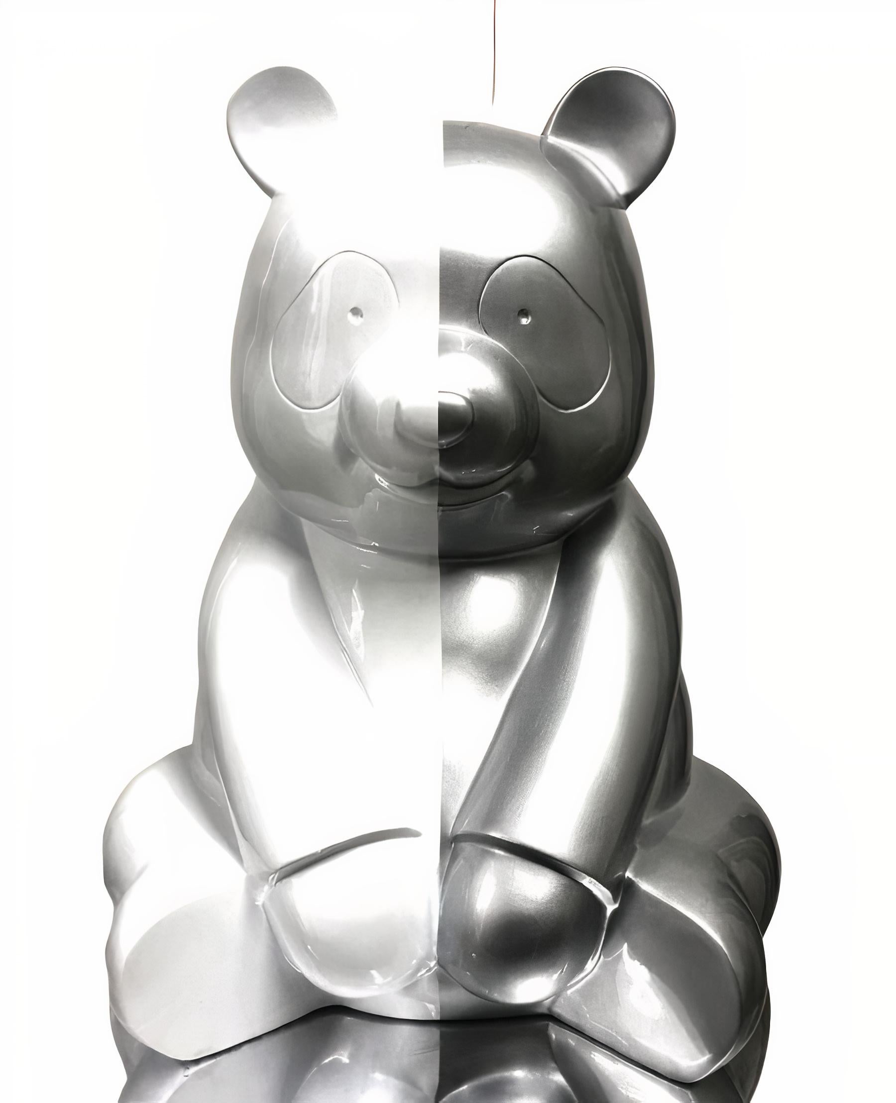 Les États-Unis Pandasan  : Symétrie spectaculaire argent et blanc - Contemporain Sculpture par HIRO ANDO