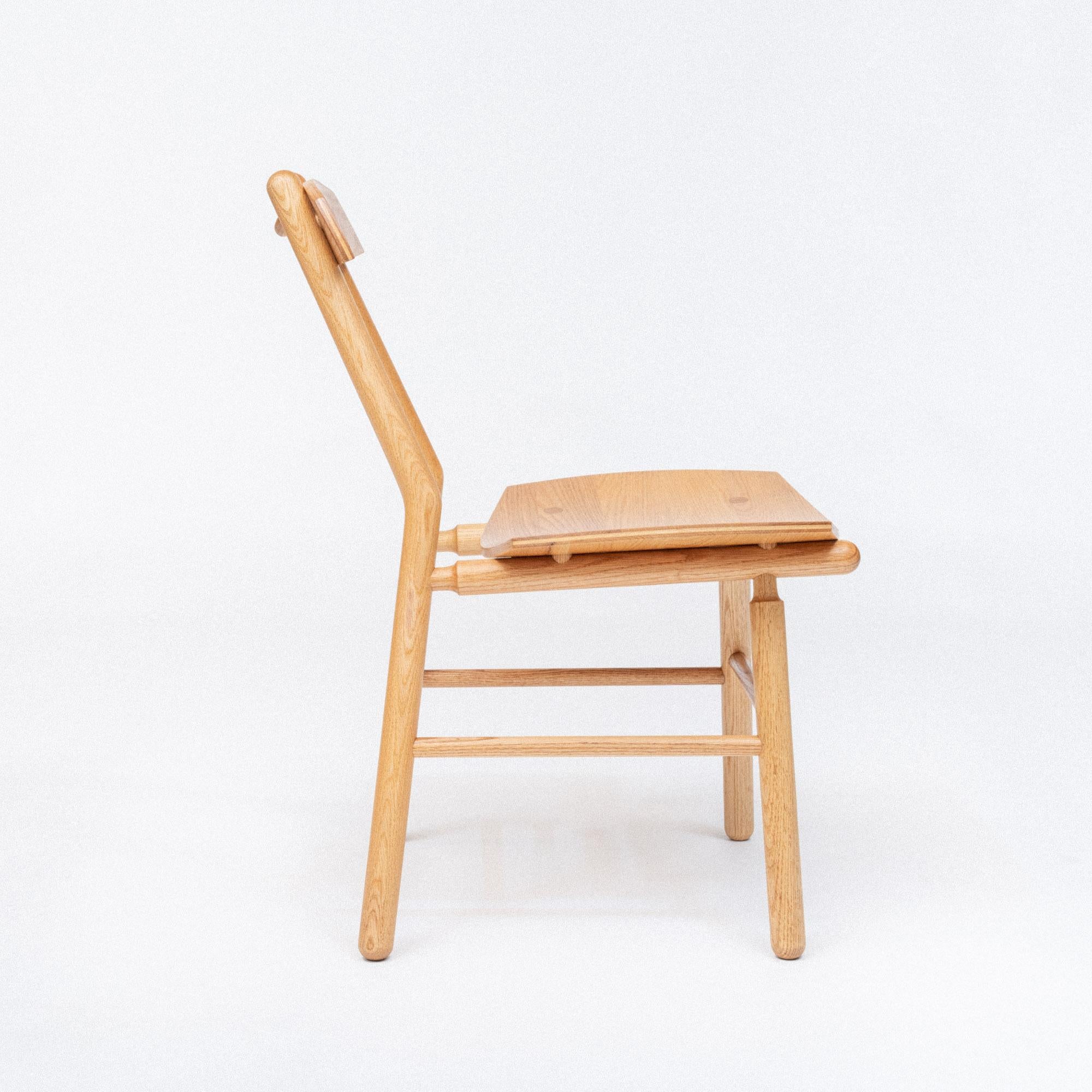 Contemporary Hiro Chair Oak For Sale