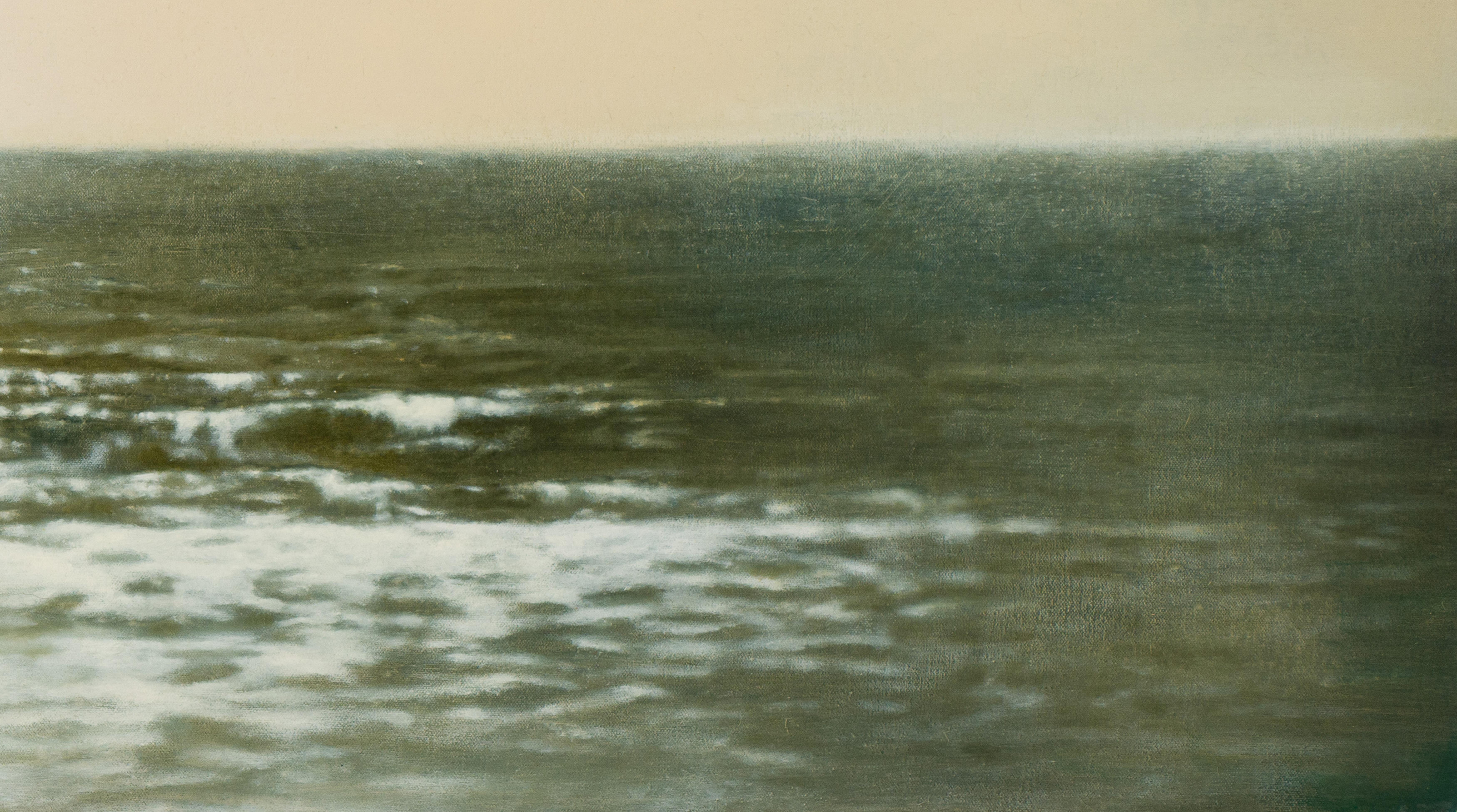 olio su tela

b. 1951, Nagasaki, Giappone

Il pittore neoromantico Hiro Yokose fonde strati multipli di cera e pittura a olio per creare paesaggi misteriosi e velati, illuminati da lampi di luce nel cielo e riflessi sull'acqua. Le sue opere sono