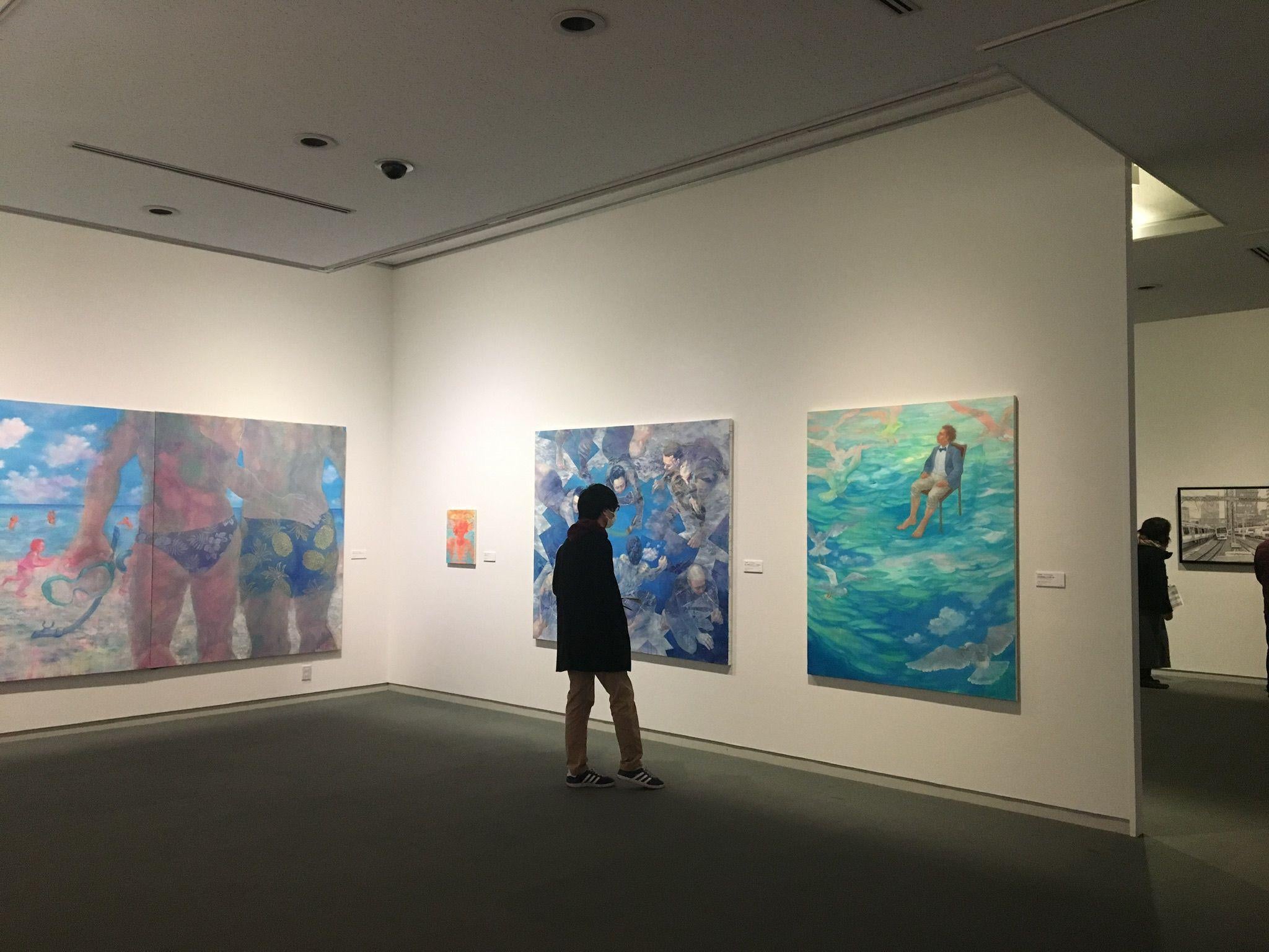 Zeitgenössische japanische Kunst - Ein Forscher und sein blaues Boot (Blau), Figurative Painting, von Hiromi Sengoku