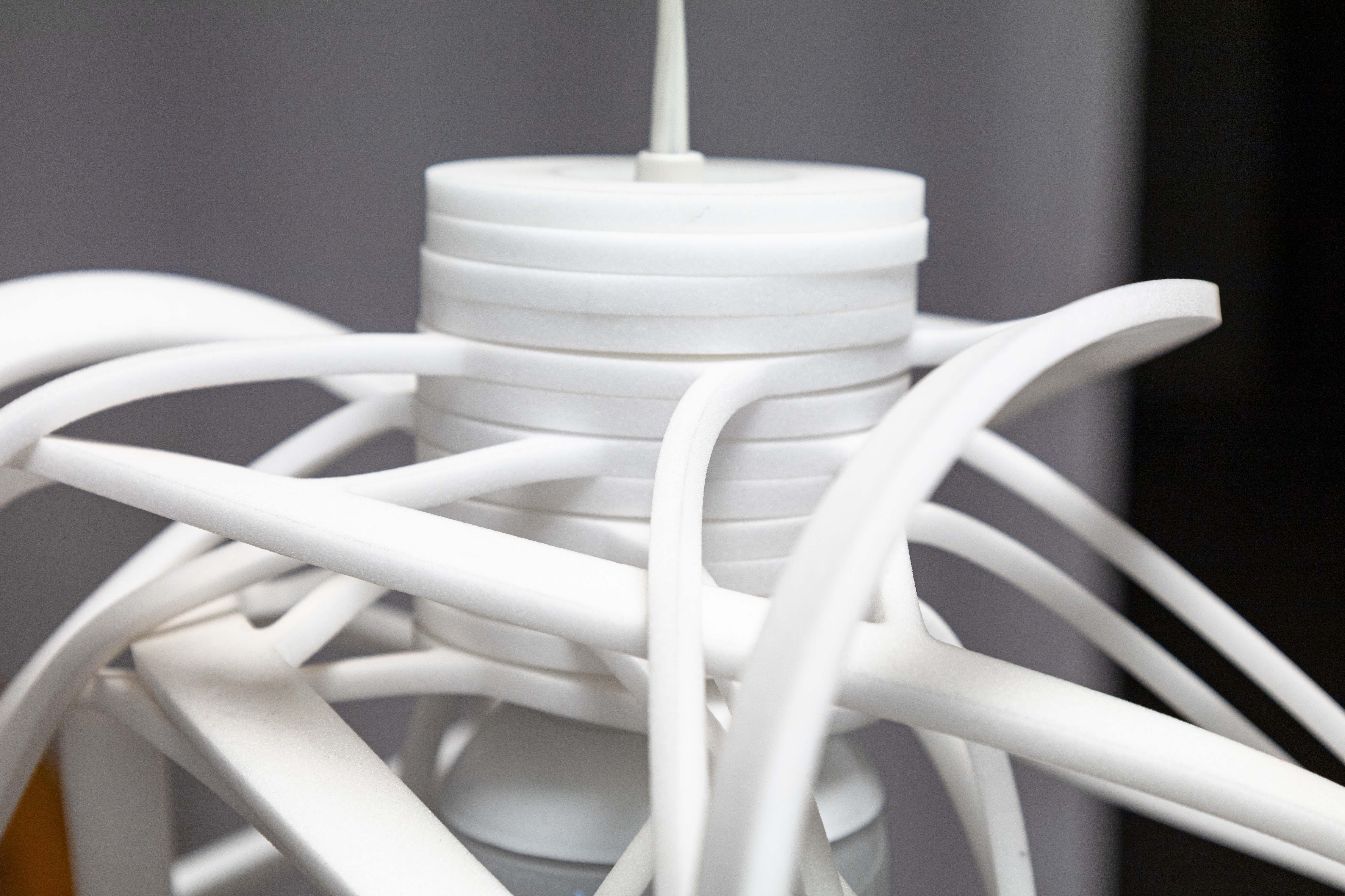 Métal Hiroshi Kawano pour Ligne Roset Bloom, lampadaire à arc moderne en métal blanc et mousse en vente