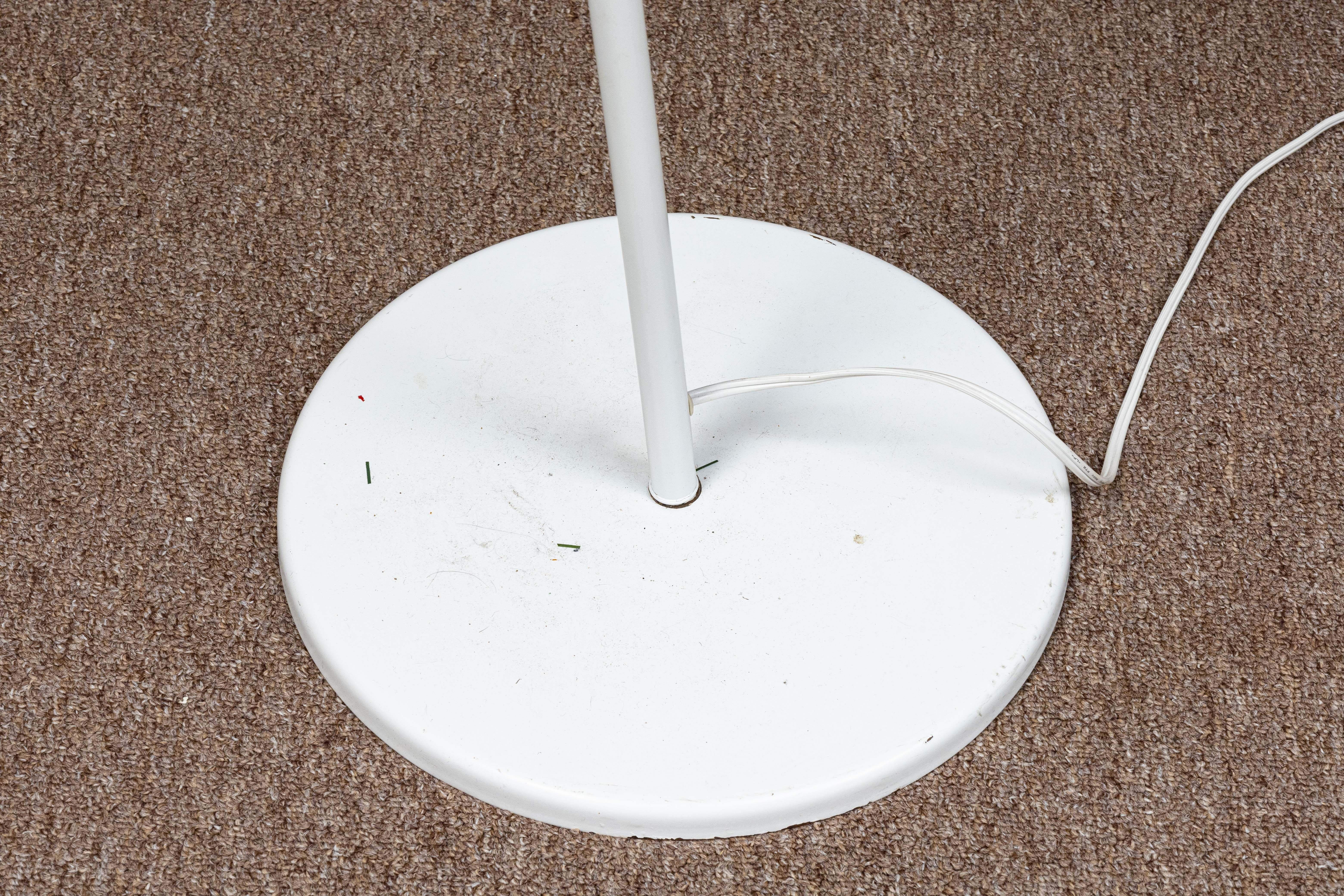 Hiroshi Kawano pour Ligne Roset Bloom, lampadaire à arc moderne en métal blanc et mousse en vente 2