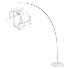 Hiroshi Kawano para Ligne Roset Bloom Lámpara de pie de arco moderna de metal blanco y espuma