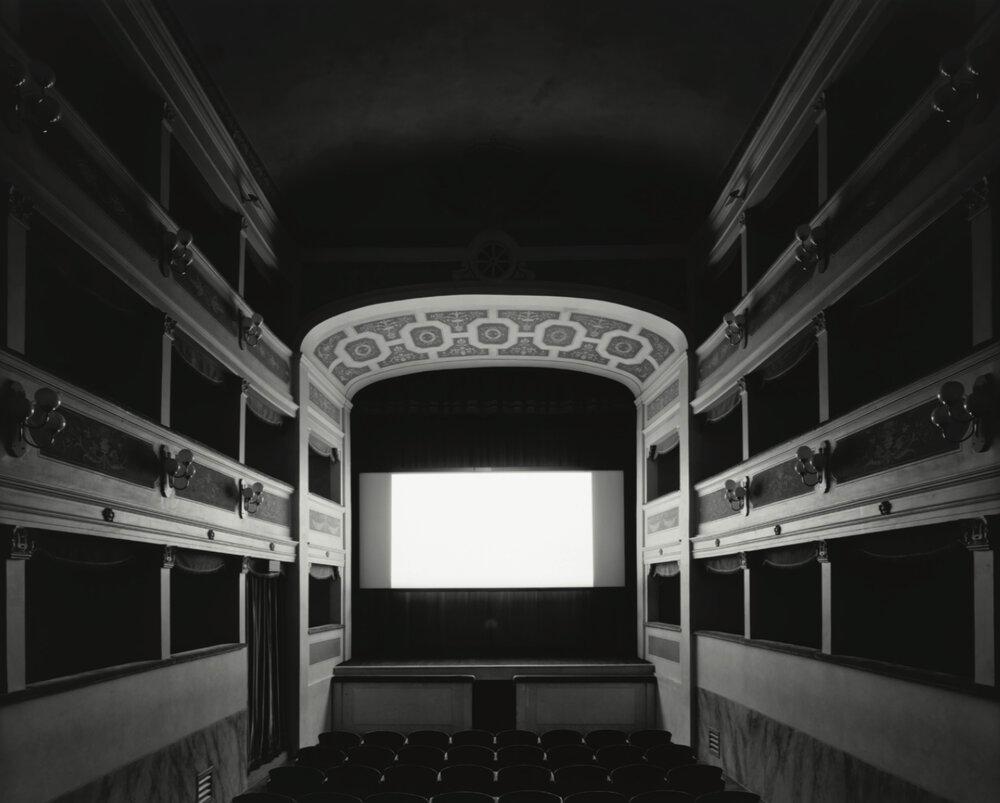 Schneewittchen (Schwarz), Black and White Photograph, von Hiroshi Sugimoto