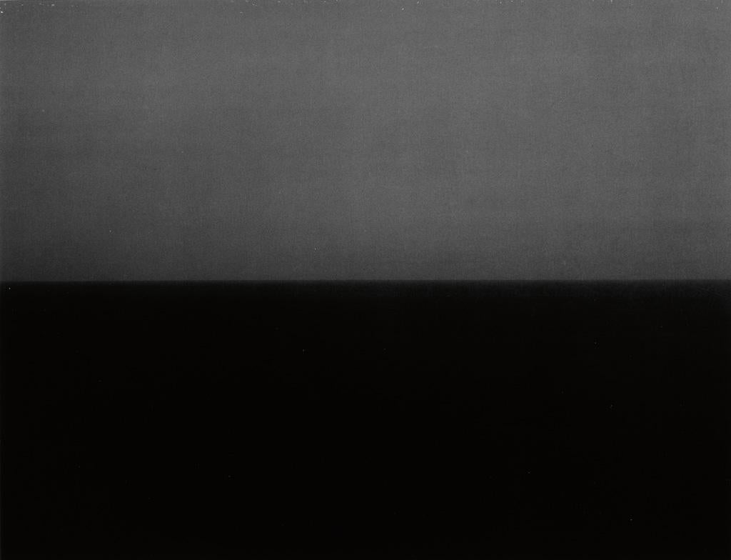 Hiroshi Sugimoto, Time Exposed, Seascape #345, mer Ionienne, Santa Cesarea, 1990

Méditation hypnotique sur le temps à travers la répétition et la constance, le portfolio Time Exposed de Hiroshi Sugimoto se compose de cinquante paysages marins pris