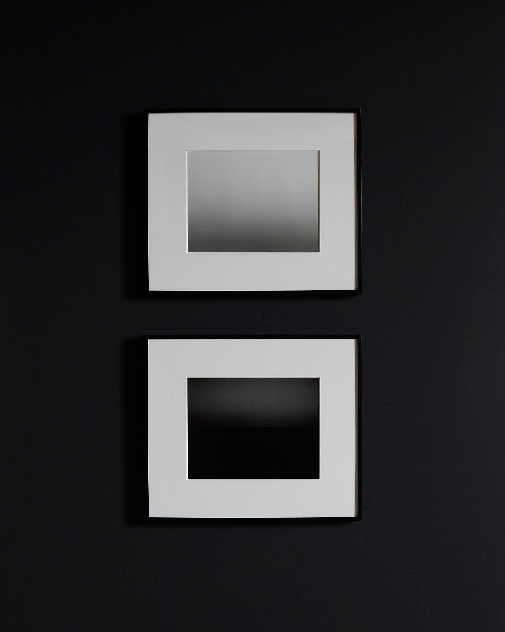 Una meditazione mesmerica sul tempo attraverso la ripetizione e la costanza, il portfolio Time Exposed di Hiroshi Sugimoto è composto da cinquanta paesaggi marini realizzati tra il 1980 e il 1991. 

Questa stampa è una litografia offset a tre toni