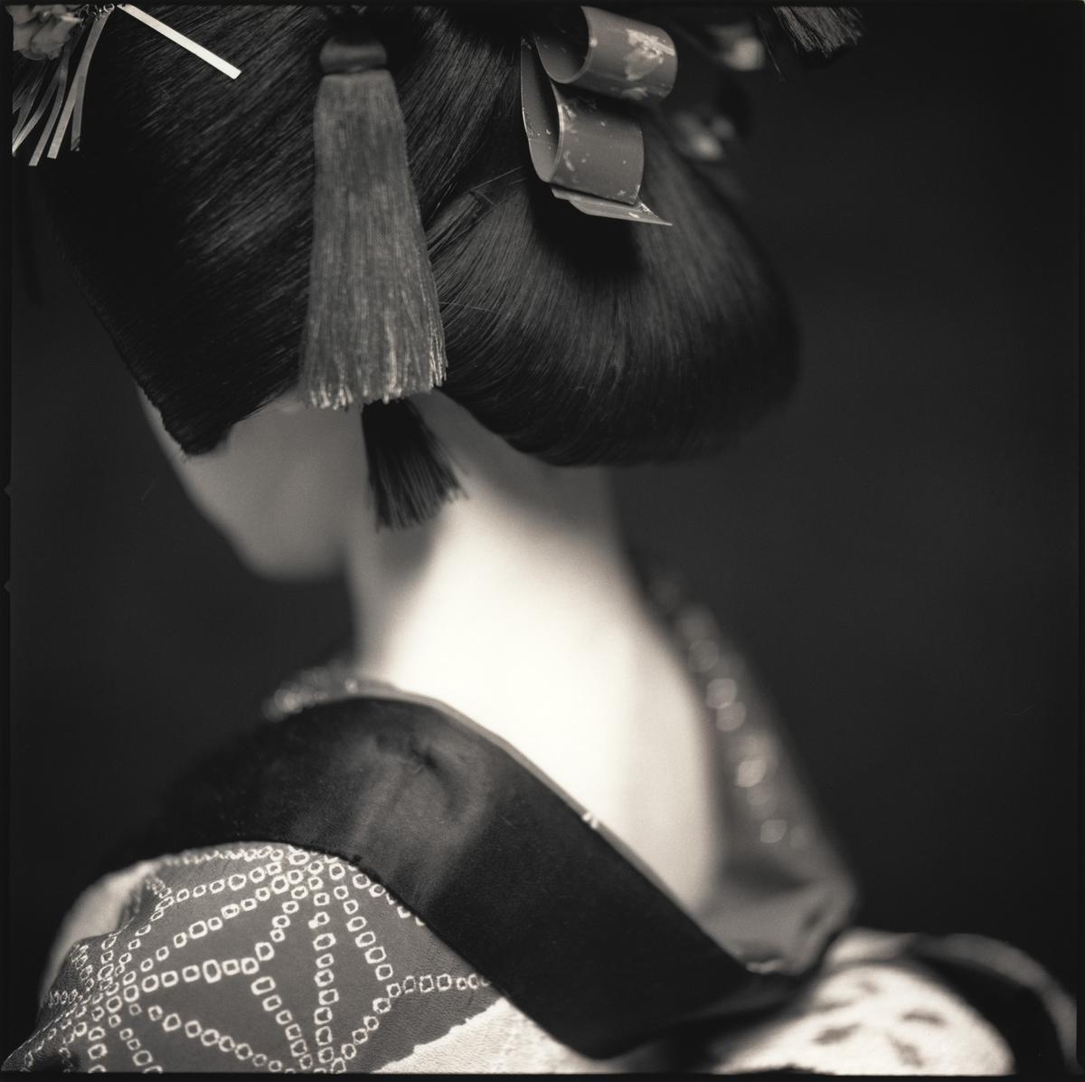 Hiroshi Watanabe Portrait Photograph – Azusa Tukamoto als Osome, Matsuo Kabukii