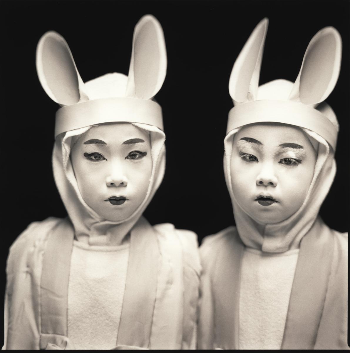 Hiroshi Watanabe Portrait Photograph – Marina Ema & Kazusa Ito, Matsuo Kabuki