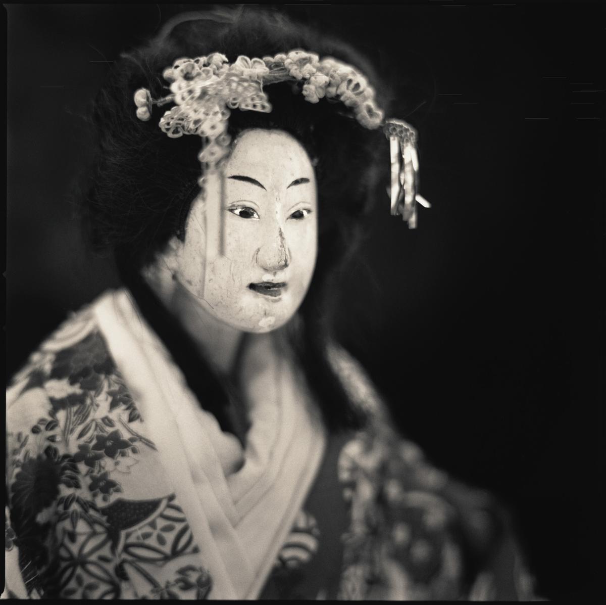 Hiroshi Watanabe Portrait Photograph – Musume, Ena Bunraku