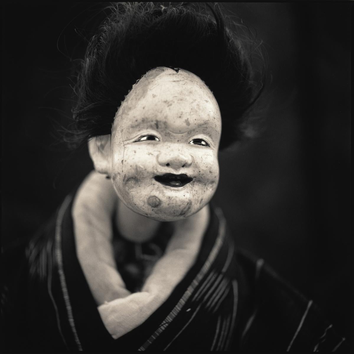 Hiroshi Watanabe Black and White Photograph – Enuku, Ena Bunraku
