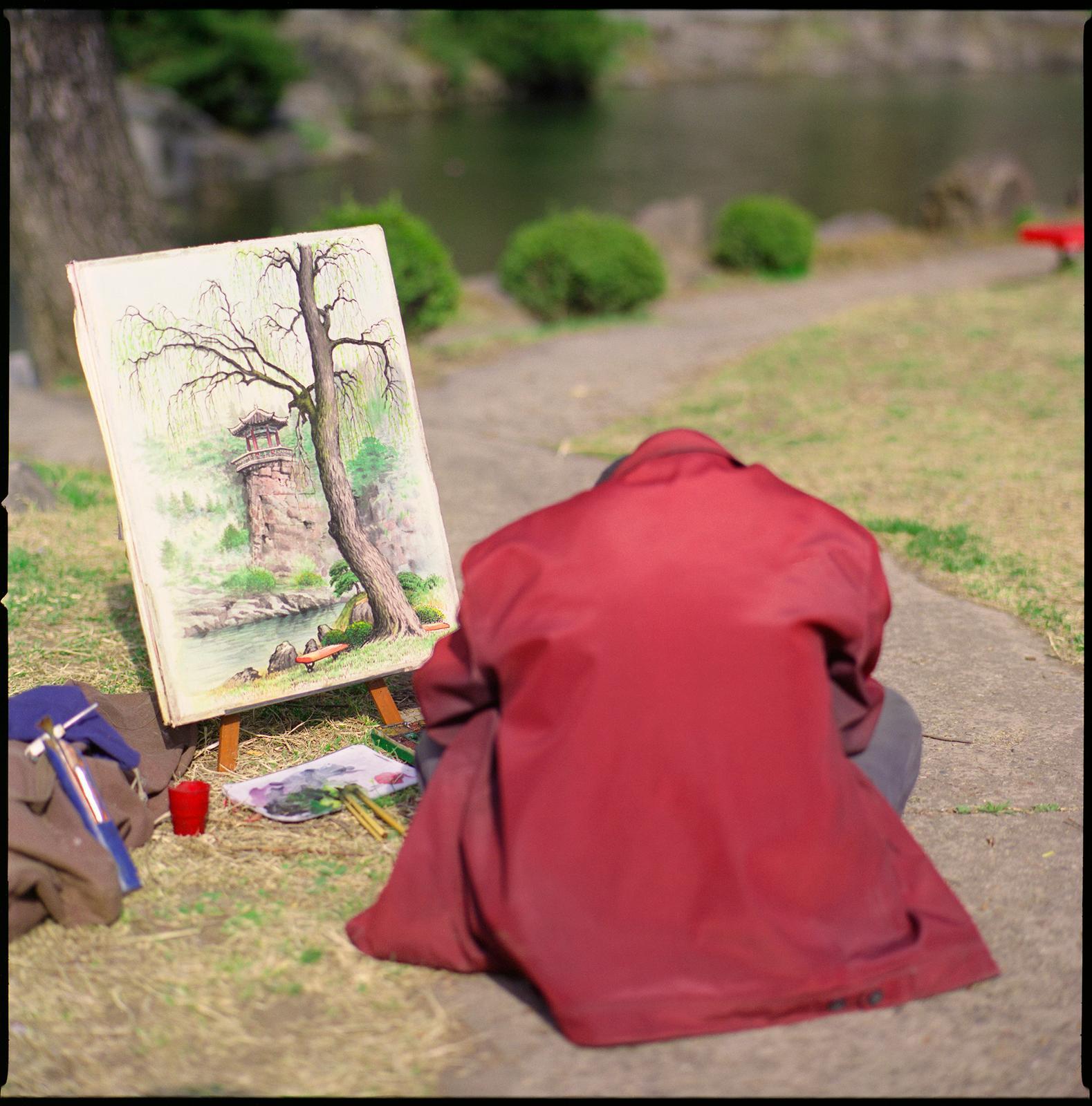 Portrait Photograph Hiroshi Watanabe - Peintre, Moranbong Park, Corée du Nord