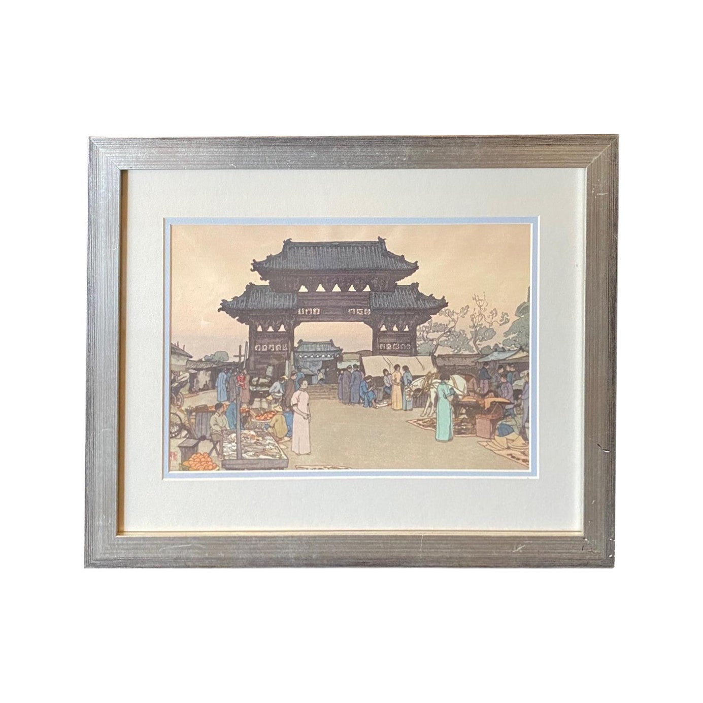Hiroshi Yoshida Signed Japanese Woodblock Print Market in Mukden, Jizuri Seal (marché de la gravure sur bois japonaise à Mukden, sceau de Jizuri) en vente