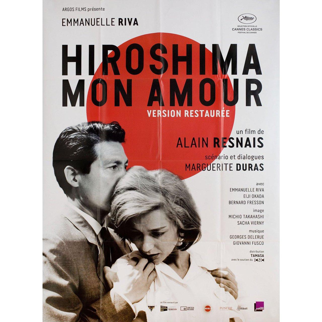 Grande affiche française originale des années 2010 pour le film Hiroshima Mon Amour réalisé par Alain Resnais en 1959 avec Emmanuelle Riva / Eiji Okada / Stella Dallas / Pierre Barbaud. Bon état:: plié. De nombreuses affiches originales ont été