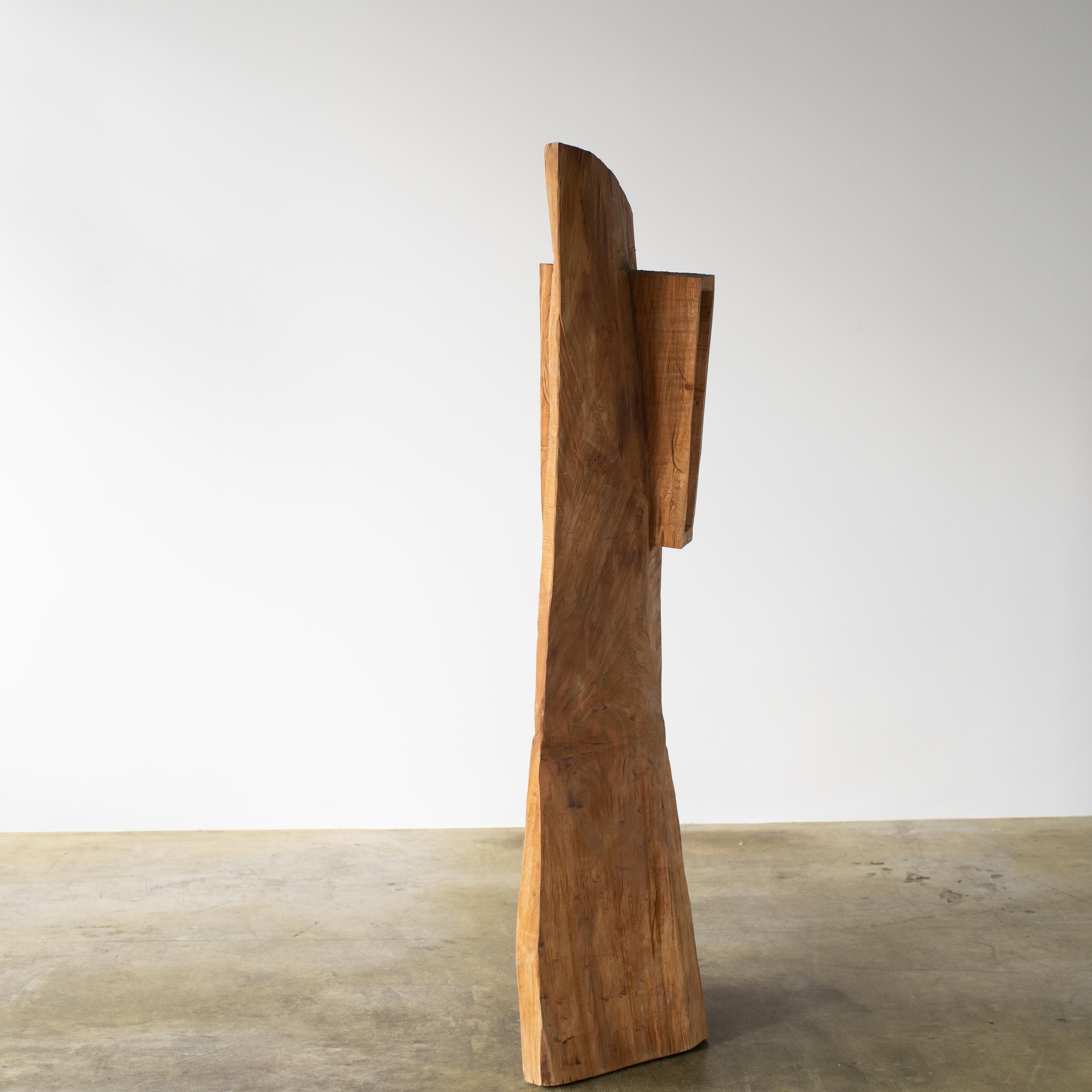 Abstrakte Skulptur Zeitungsständer im Stammesstil von Hiroyuki Nishimura im Stil von Hiroyuki Nishimura (Holz) im Angebot