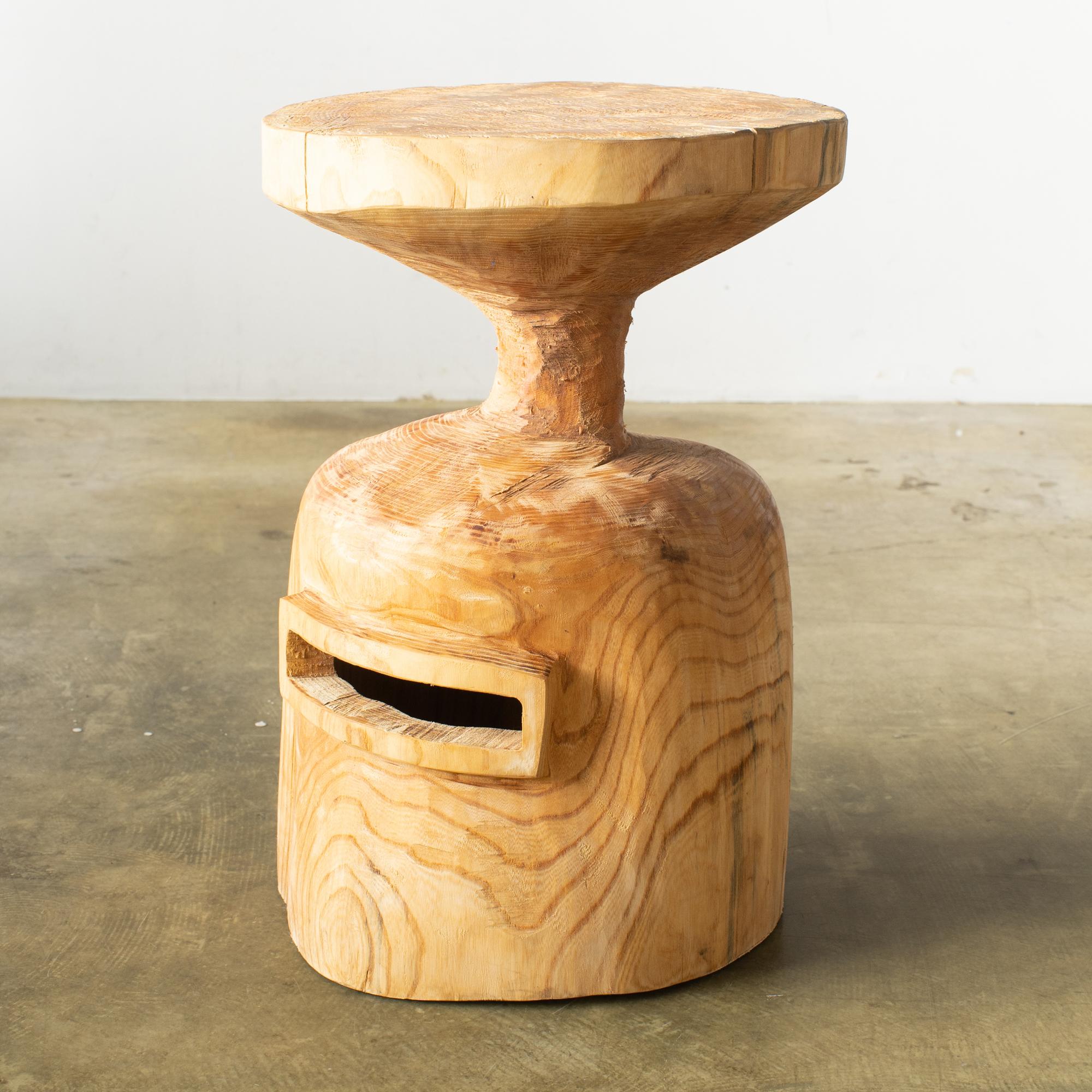 Tribal Table d'appoint Hiroyuki Nishimura et tabouret en bois sculptural 9,07 avec vernis tribal en vente