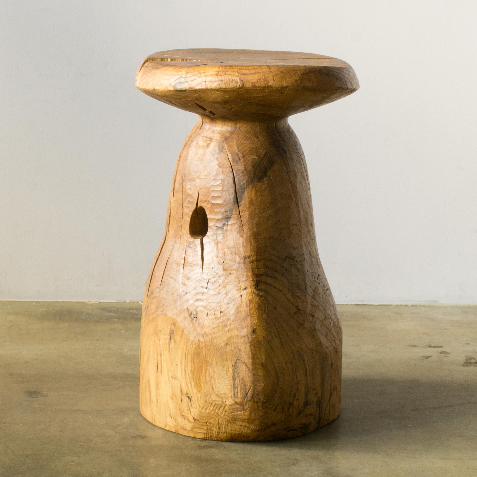 Name: Mountain Cave
Sculptural stool by Hiroyuki Nishimura and zone carved furniture
Material: Oak
This work is carved from log with some kinds of chainsaws.
Most of wood used for Nishimura's works are unable to use anything, these woods are