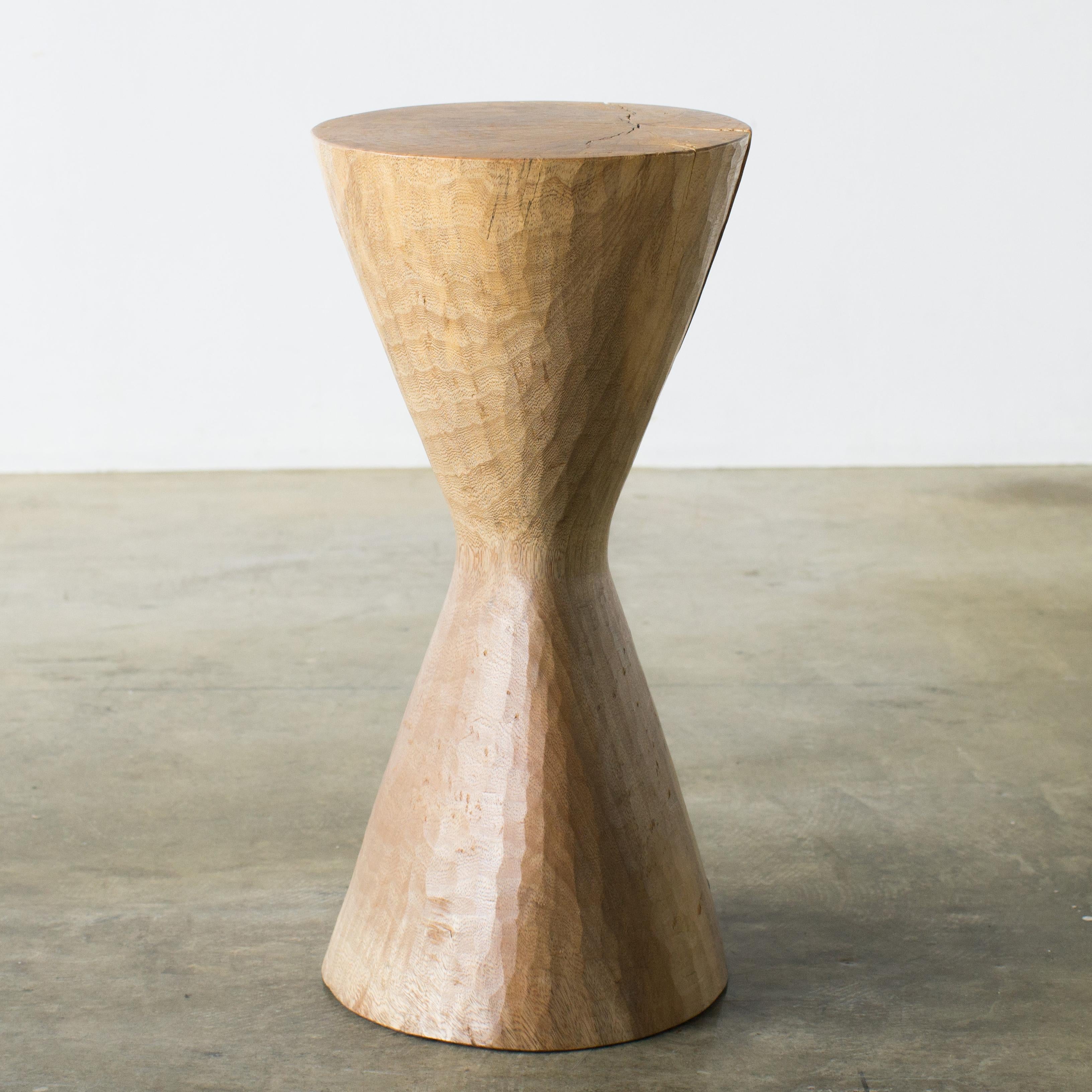 Name: A seaside girl
Sculptural stool by Hiroyuki Nishimura and zone carved furniture
Material: Chinquapin
This work is carved from log with some kinds of chainsaws.
Most of wood used for Nishimura's works are unable to use anything, these woods
