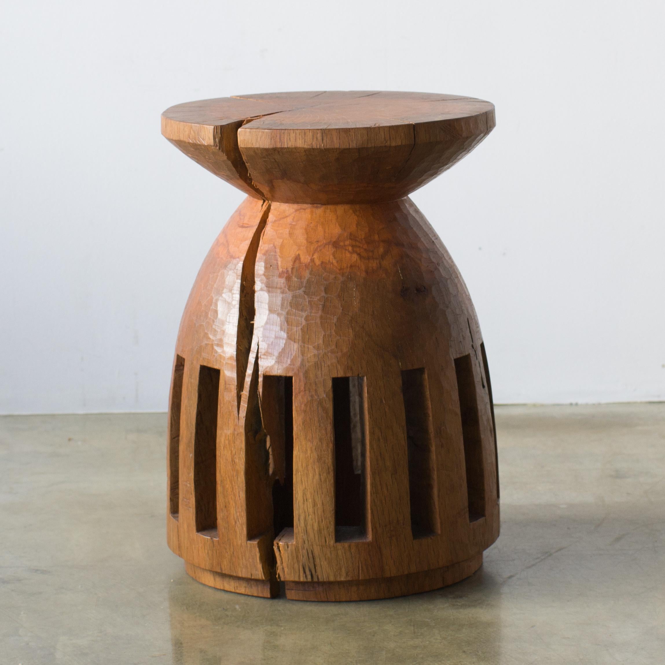 Name: A day for going to the ocean
Sculptural stool by Hiroyuki Nishimura and zone carved furniture
Material: Quercus.
This work is carved from log with some kinds of chainsaws.
Most of wood used for Nishimura's works are unable to use anything,