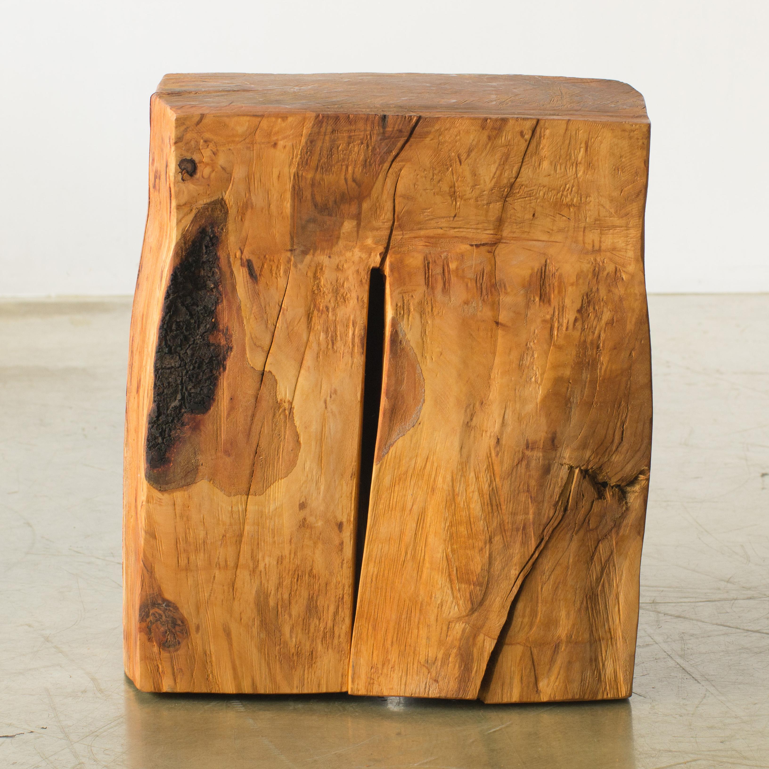 Sculpté à la main Tabouret sculptural Hiroyuki Nishimura et Zogei Furniture9 Tribal Glamping en vente