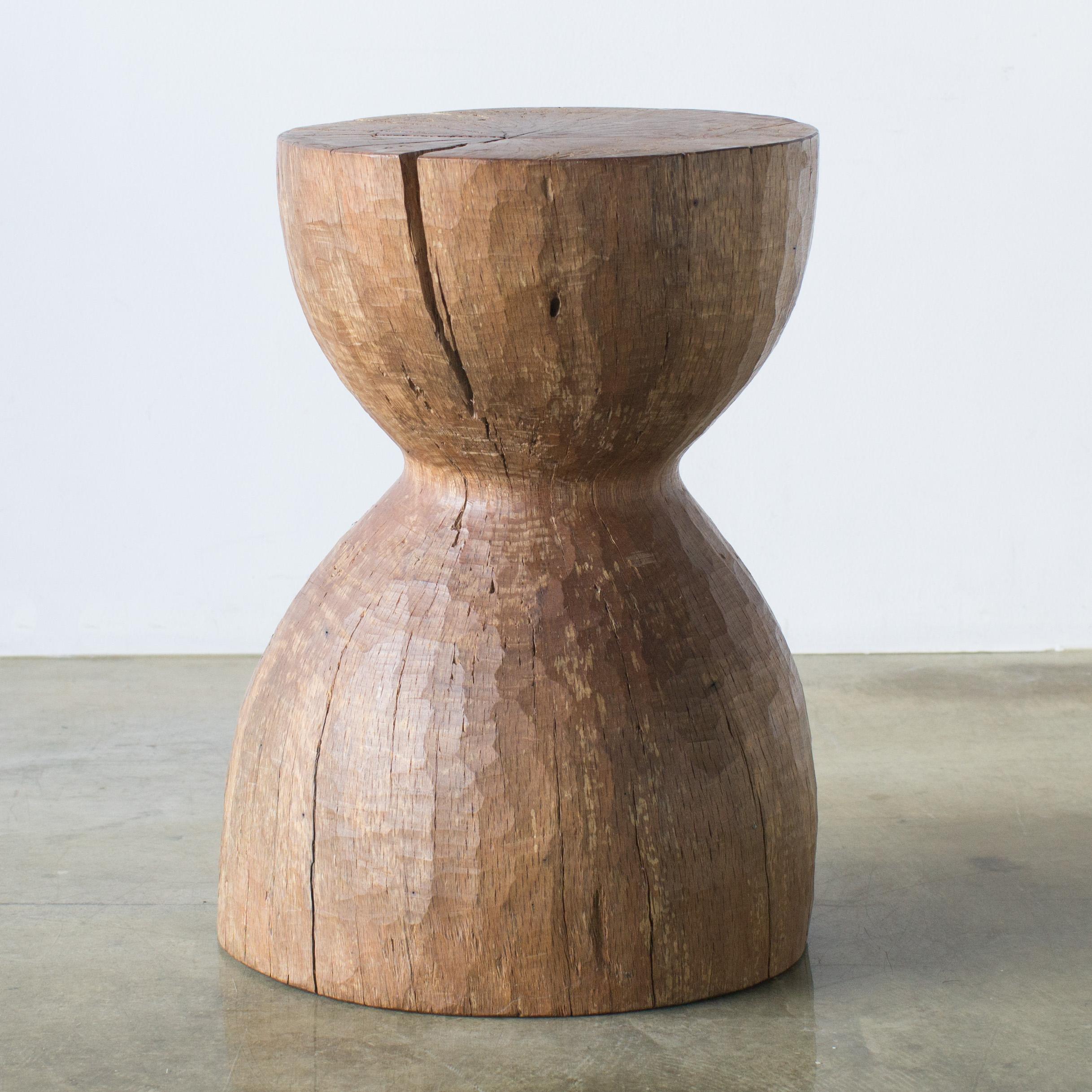 Name: Shall we go to a farm?
Sculptural stool by Zogei carved furniture
Material: sawtooth oak
This work is carved from log with some kinds of chainsaws.
Most of wood used for Nishimura's works are unable to use anything, these woods are