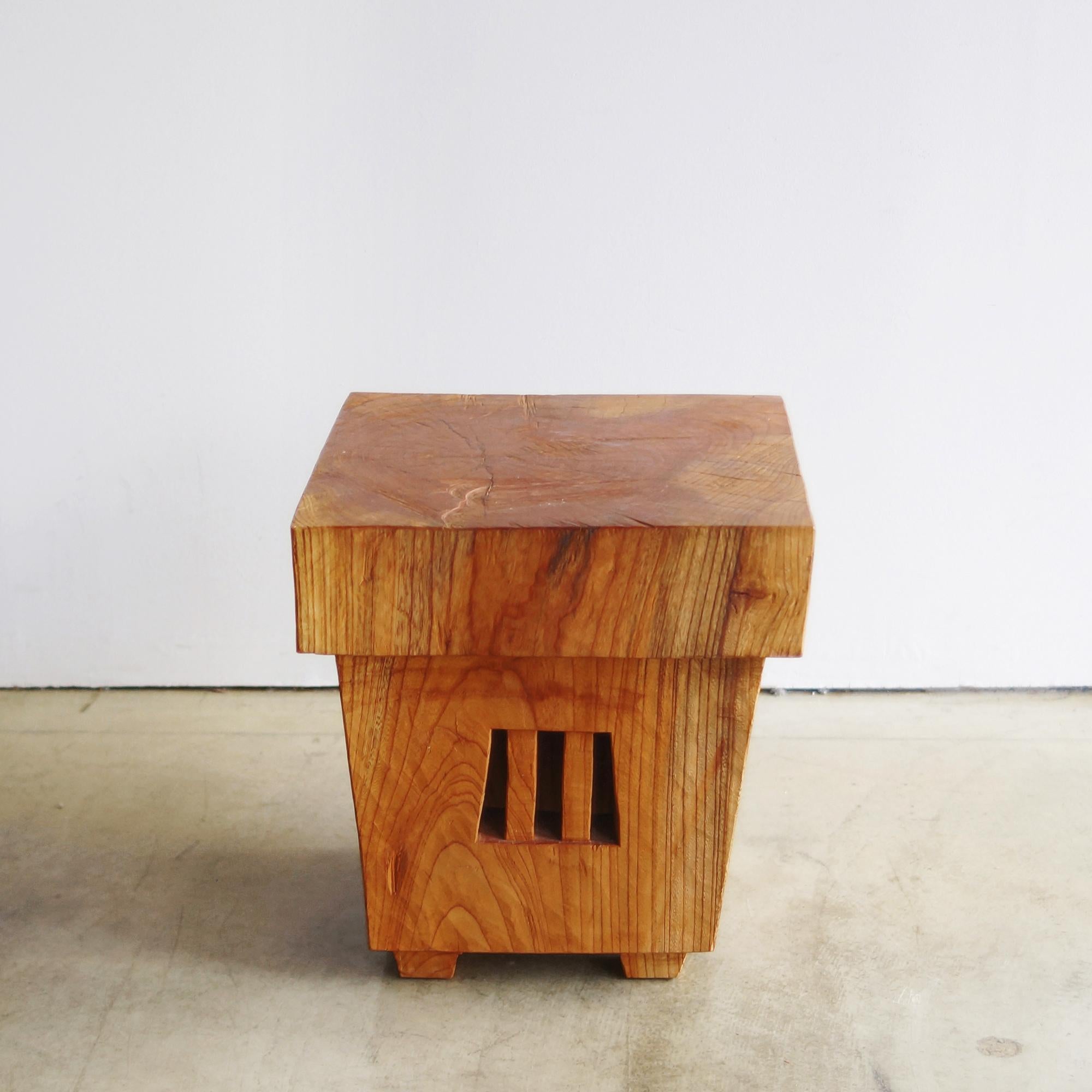 Name: The house in the village
Sculptural stool by Hiroyuki Nishimura and zougei carved furniture
Material: Zelkova
This work is carved from log with some kinds of chainsaws.
Most of wood used for Nishimura's works are unable to use anything,
