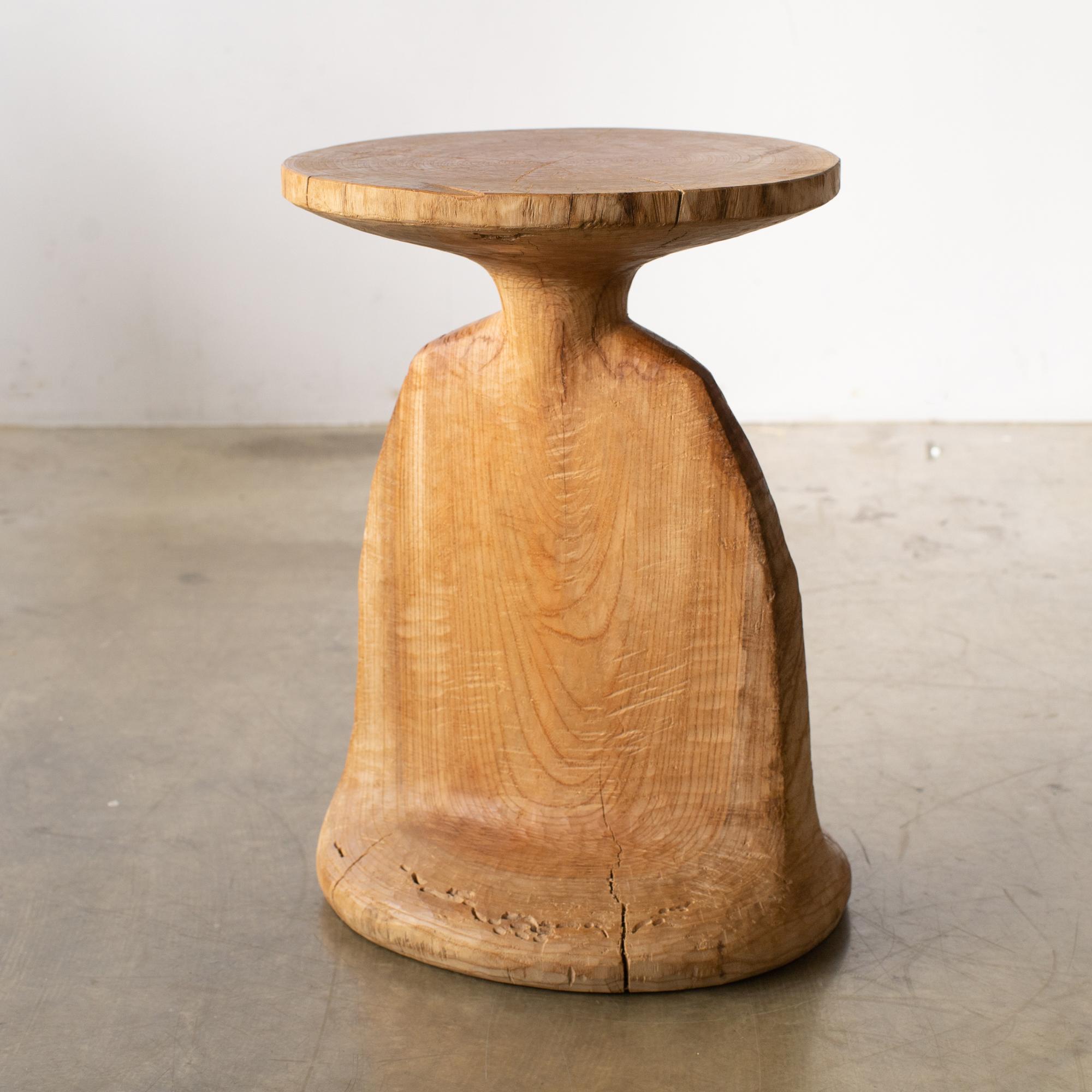 Name: Zen
Sculptural stool by Zougei carved furniture
Material: Zelkova
This work is carved from log with some kinds of chainsaws.
Most of wood used for Nishimura's works are unable to use anything, these woods are unsuitable material for
