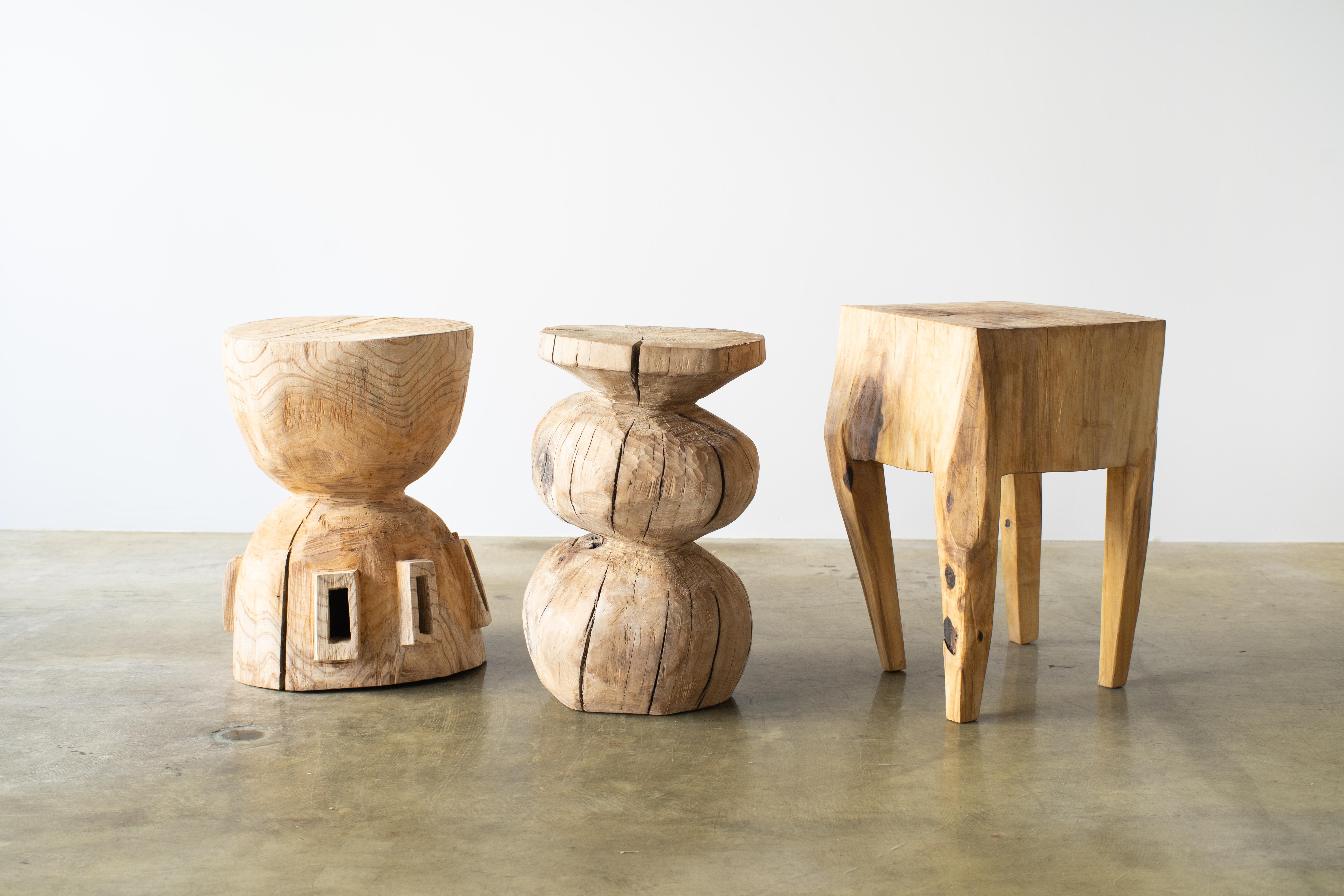 Sculpté à la main Table d'appoint sculpturale en bois à 2 vernis tribaux Hiroyuki Nishimura Furniture en vente