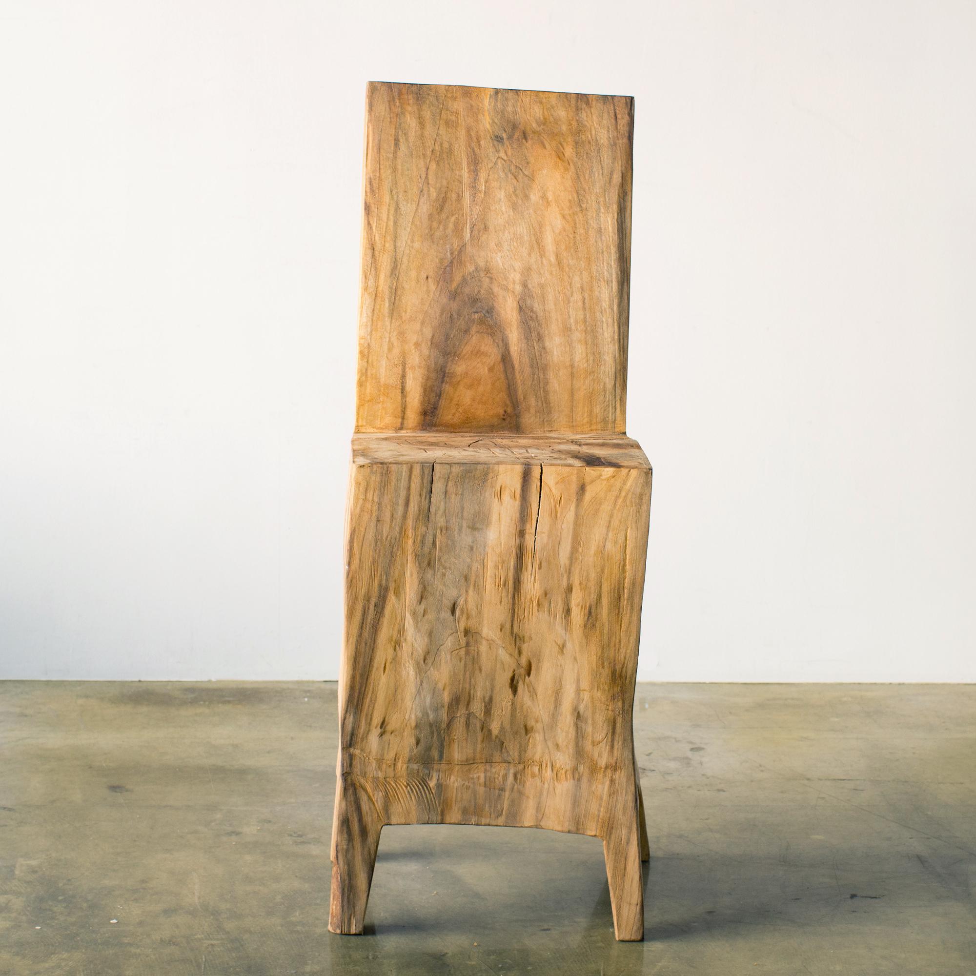 Cubo chair
chair by Hiroyuki Nishimura.
Material oak
This work is carved from log with some kinds of chainsaws.
Most of wood used for his works are unable to use anything, these woods are unsuitable material for furniture, or architectural use,